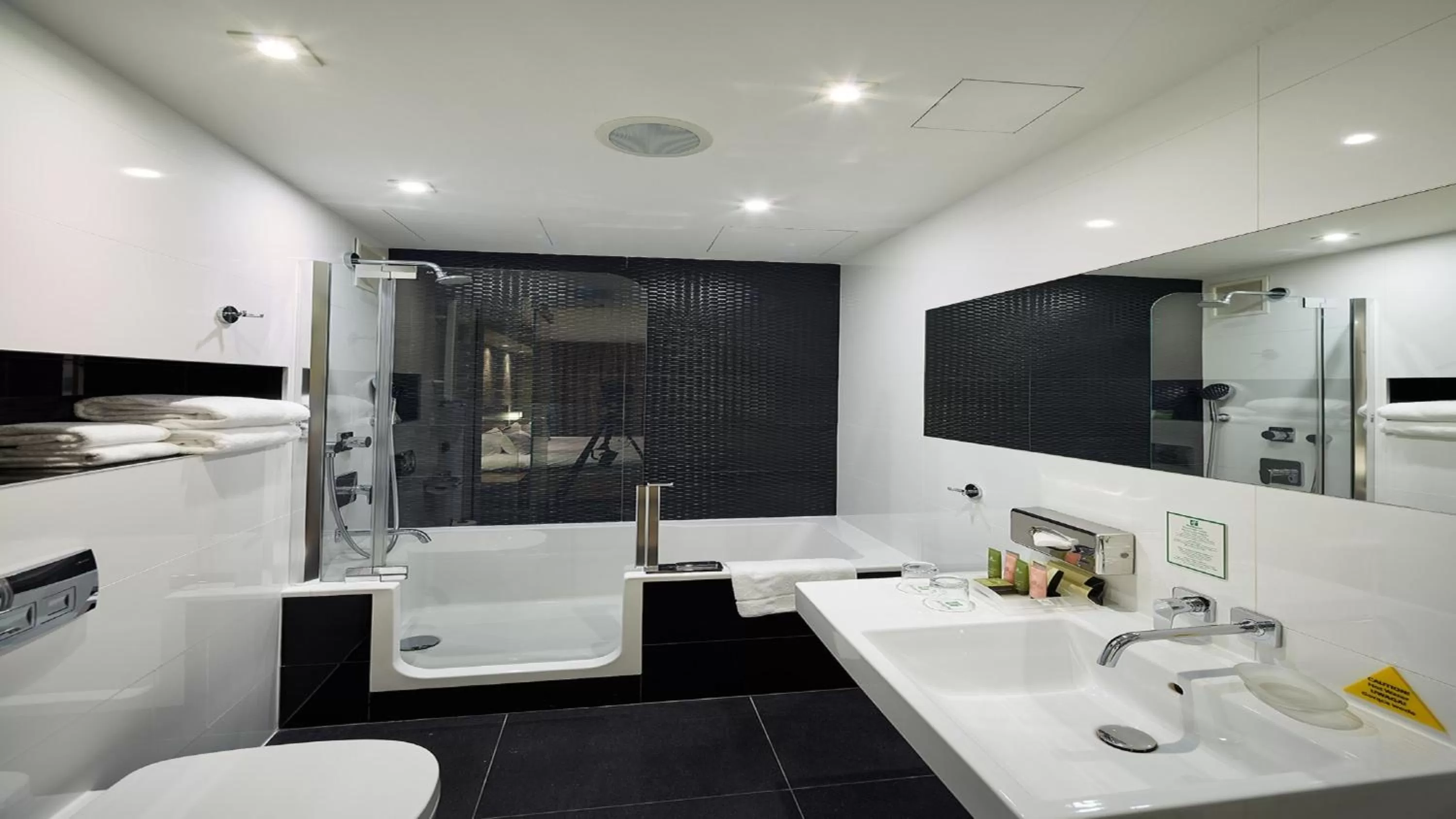 Photo of the whole room in Holiday Inn Łódź by IHG