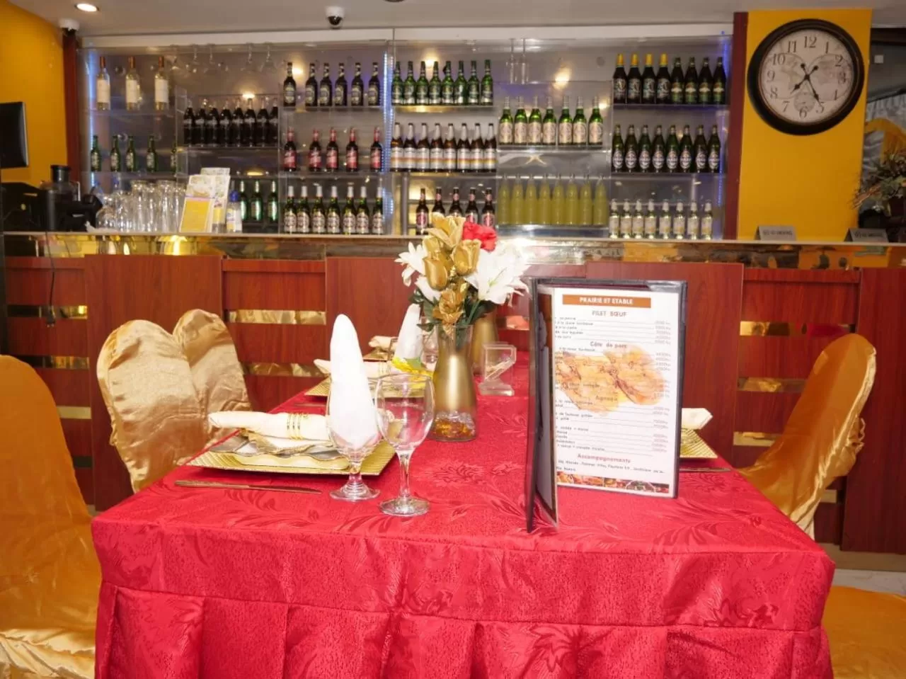 Restaurant/places to eat in Marriot Metropolitan Hotel