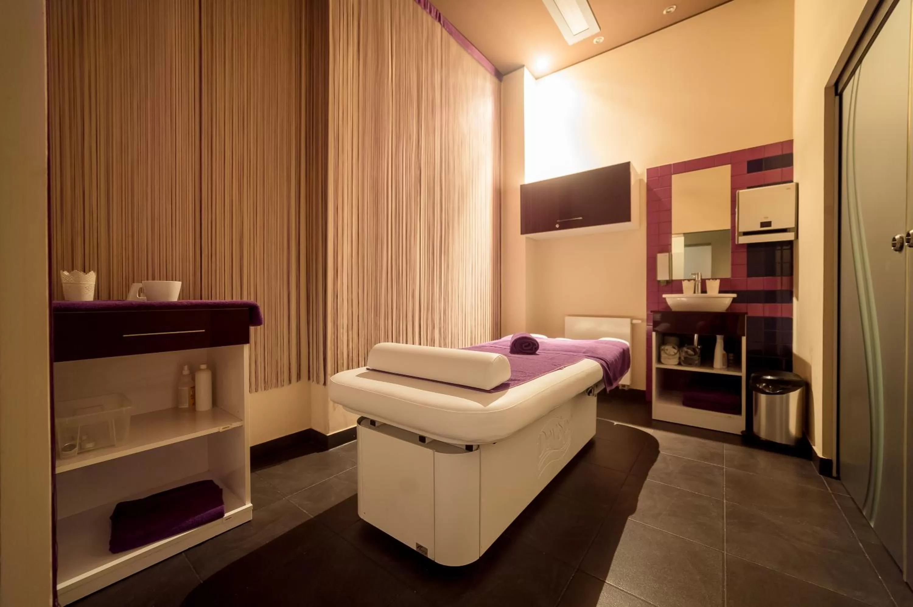 Spa and wellness centre/facilities, Bed in Copernicus Toruń Hotel