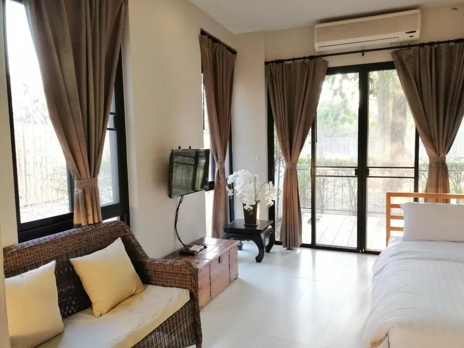 Seating area, Bed in Tharaburi Resort