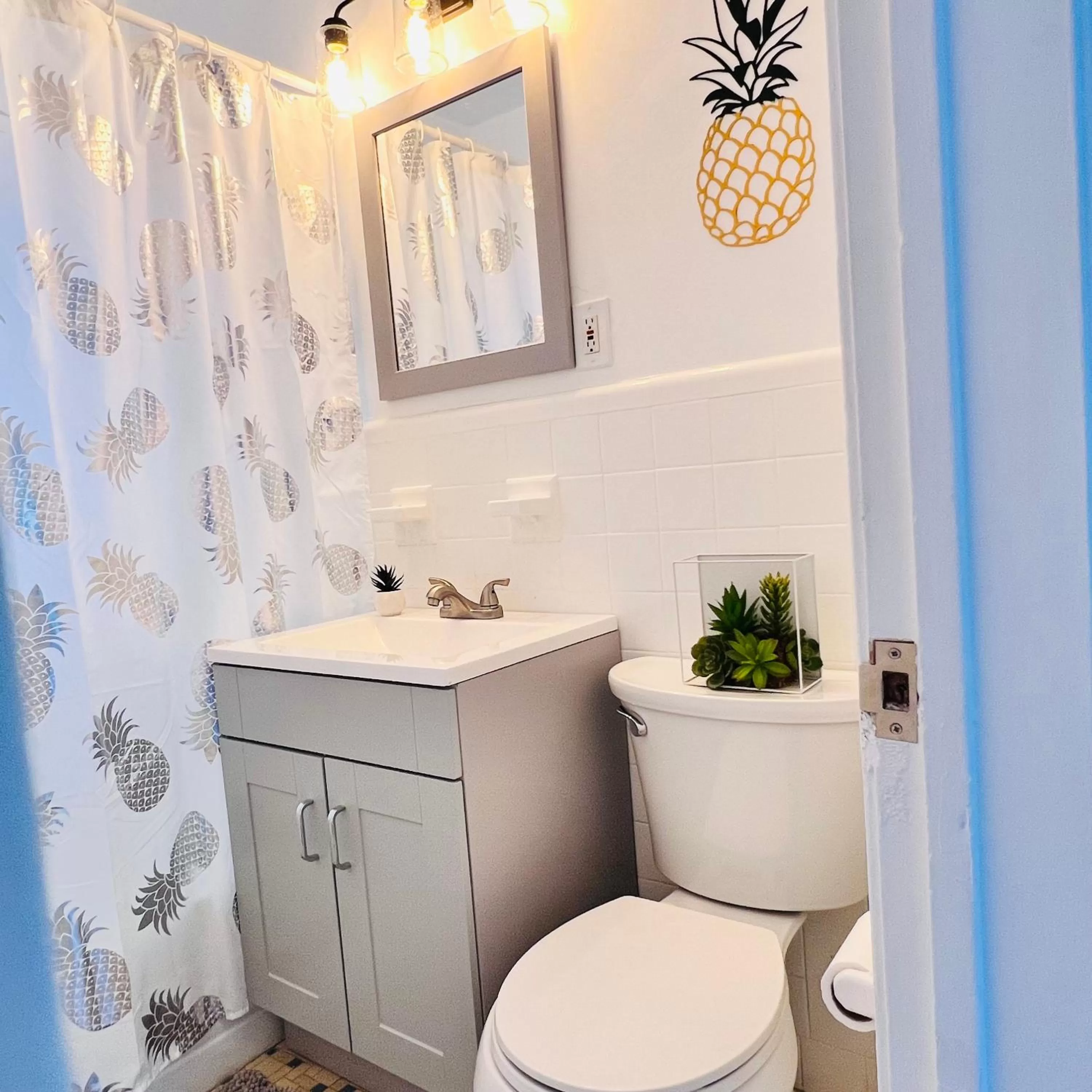Bathroom in CocoBay 2BR Condos Near Beach, Galleria Mall, Wilton Manors, Cruise Port