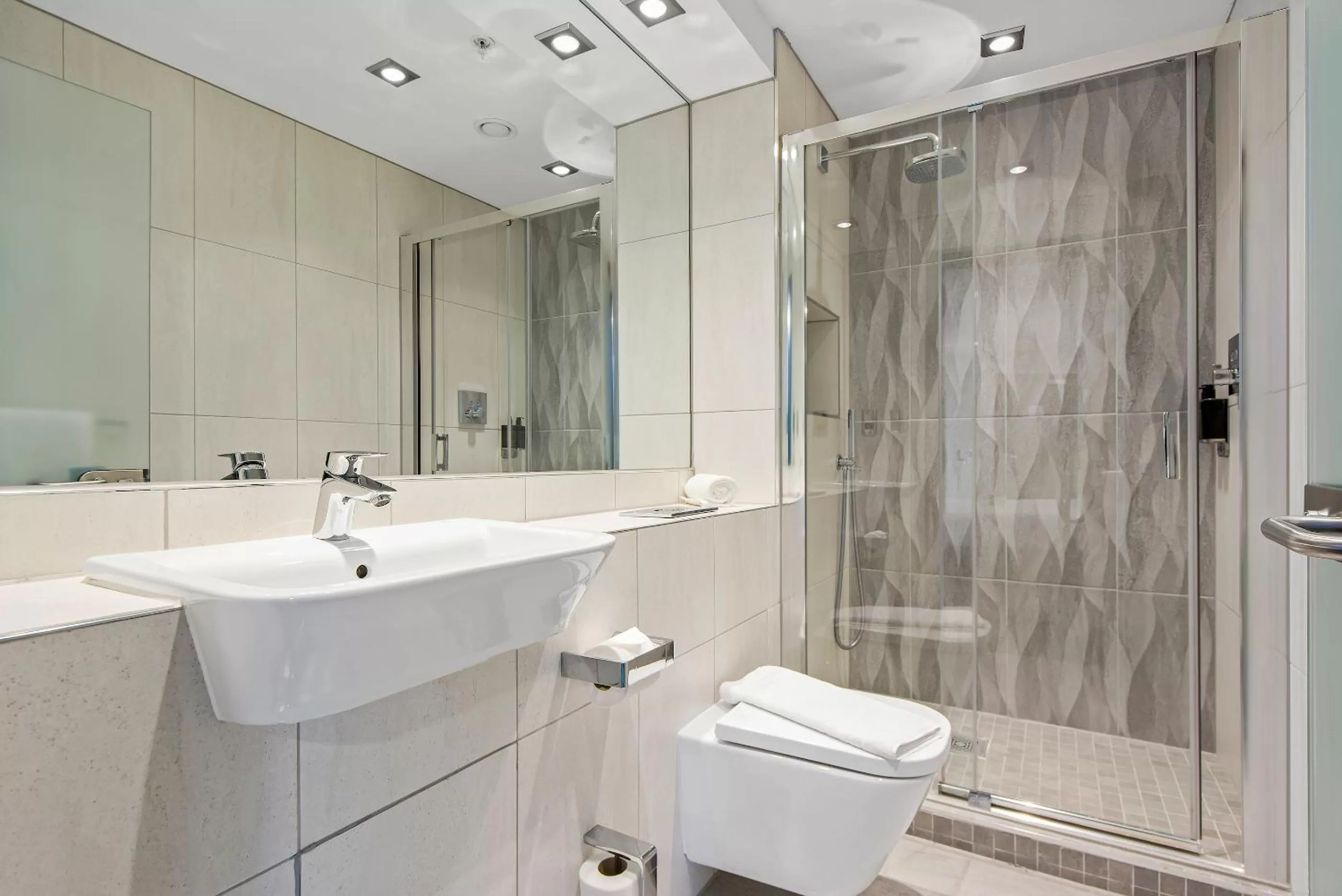 Bathroom in Roomzzz Manchester Victoria