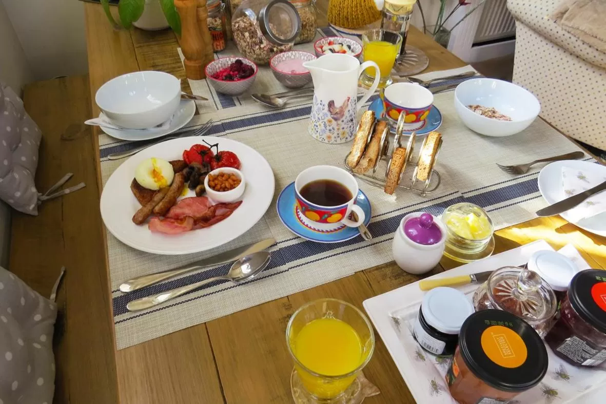 Breakfast in St.Catherine`s Cottage, The Old School House