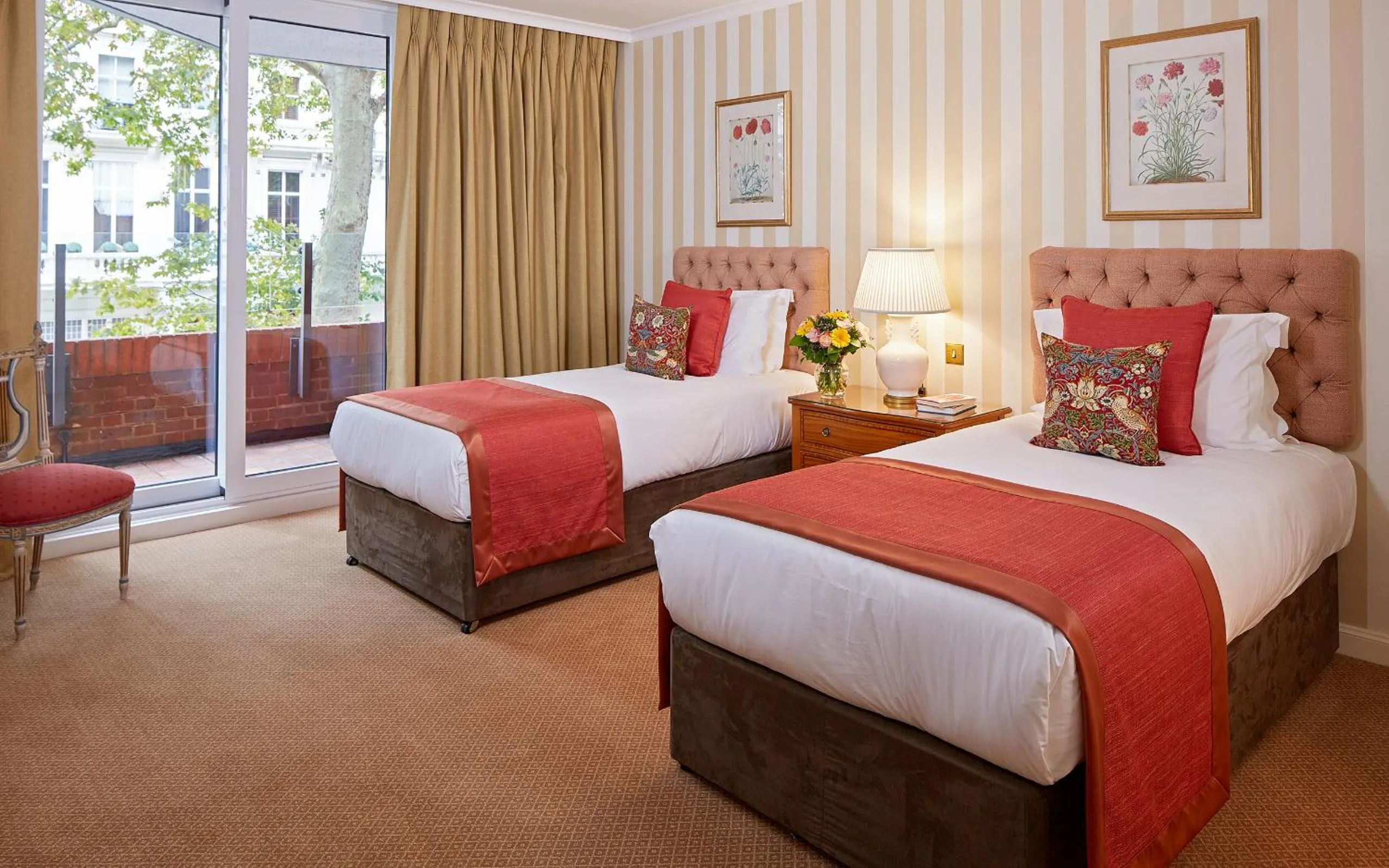 Bedroom, Bed in Cheval Thorney Court at Hyde Park