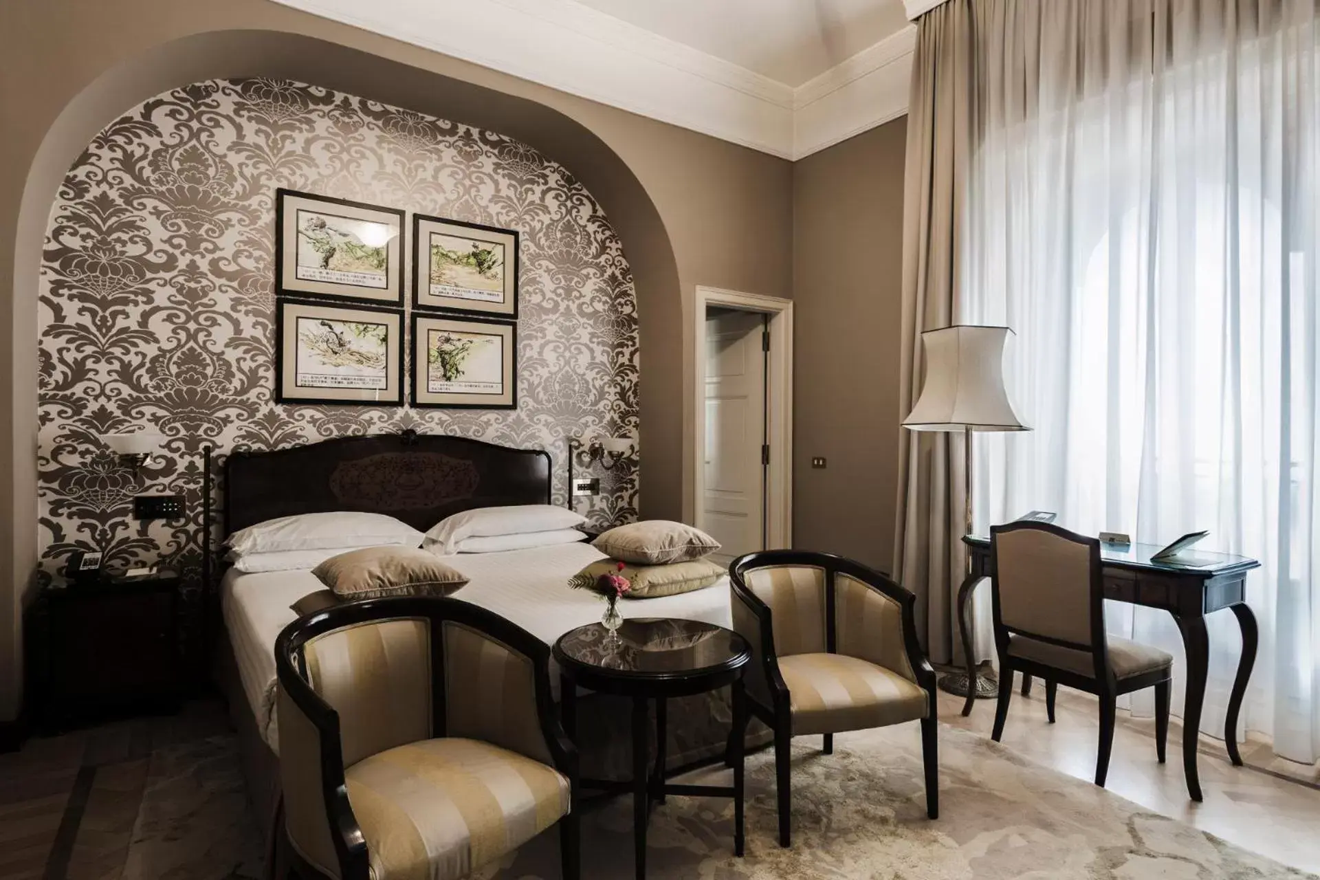 Deluxe Triple Room in Grand Hotel et de Milan - The Leading Hotels of the World Deluxe Triple Room in Grand Hotel et de Milan - The Leading Hotels of the World