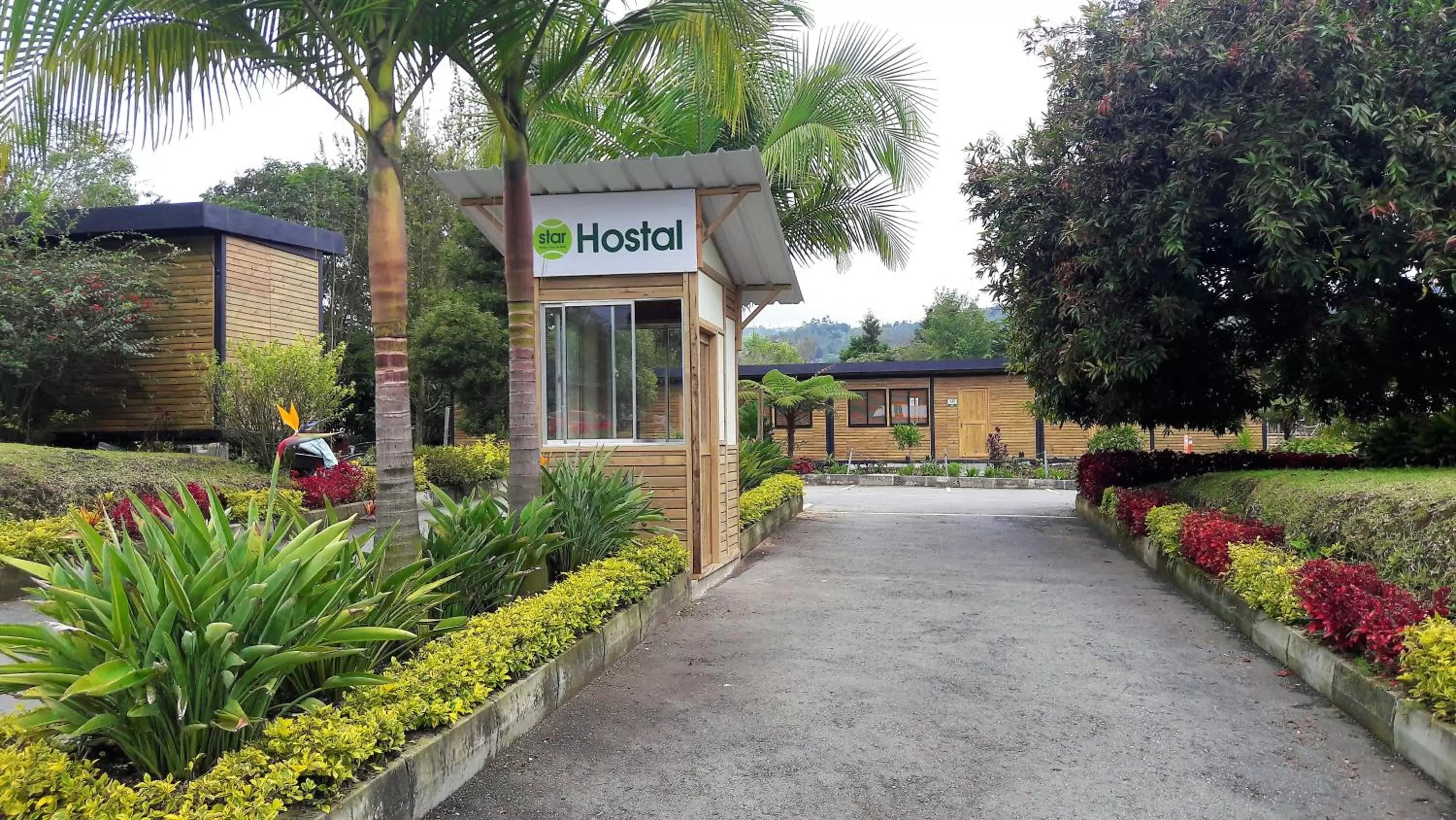 Facade/entrance, Property Building in ALTO LODGING Centro de Entrenamiento Deportivo y Negocios, a 2 pasos del Aeropuerto JMC, Transporte Incluido