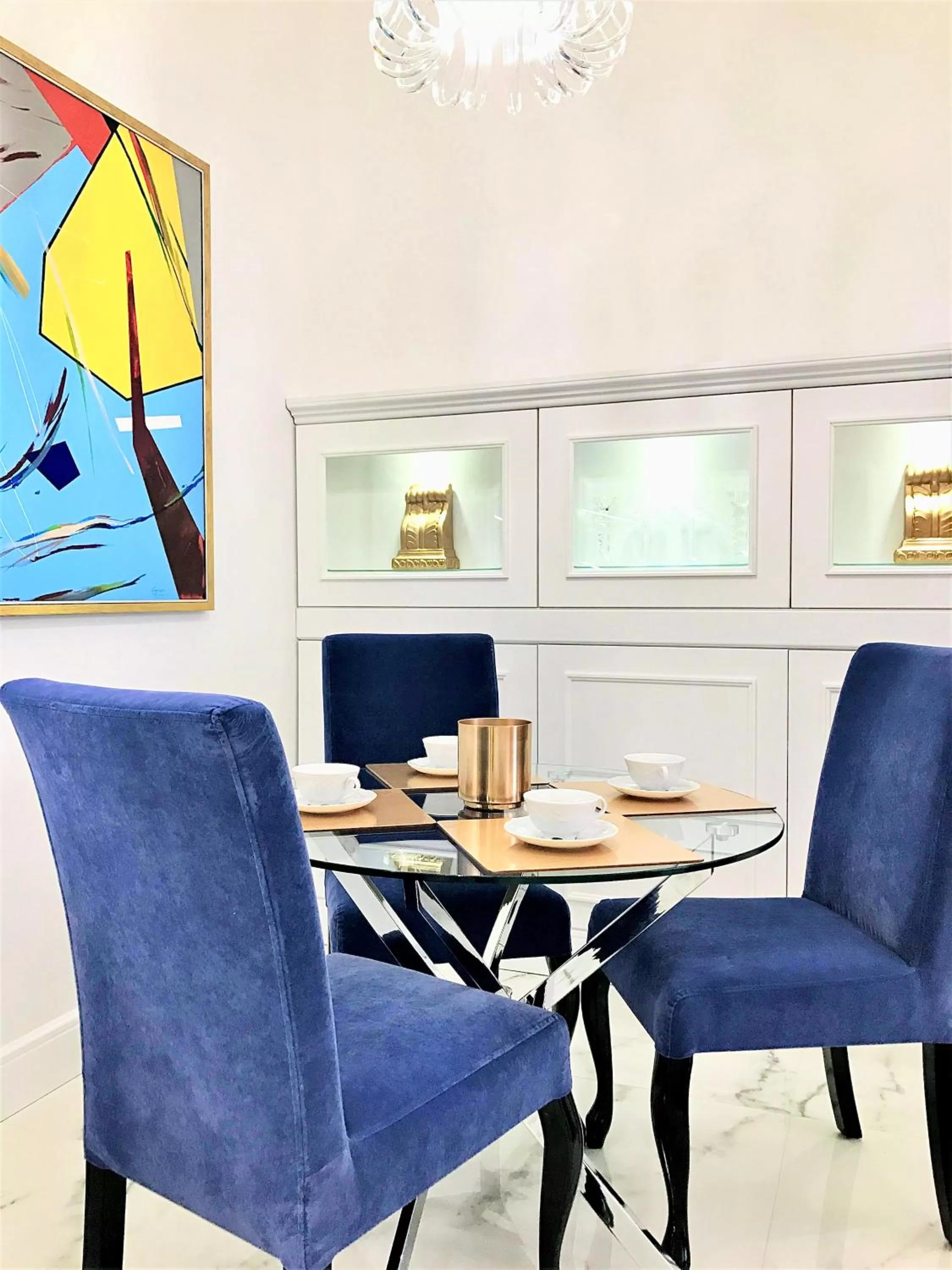 Dining area in Luxury Apartments MONDRIAN Market Square III