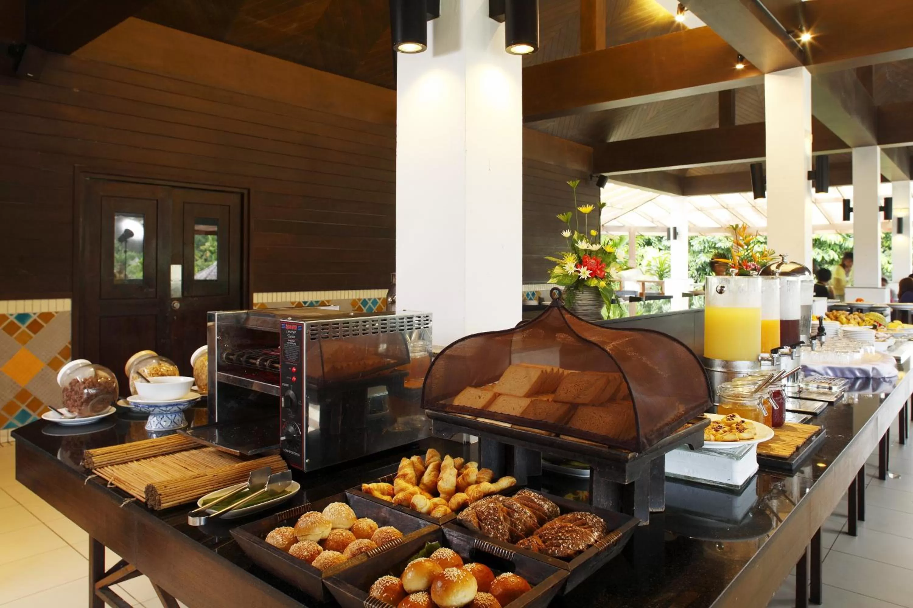 Restaurant/places to eat in Peace Laguna Resort & Spa