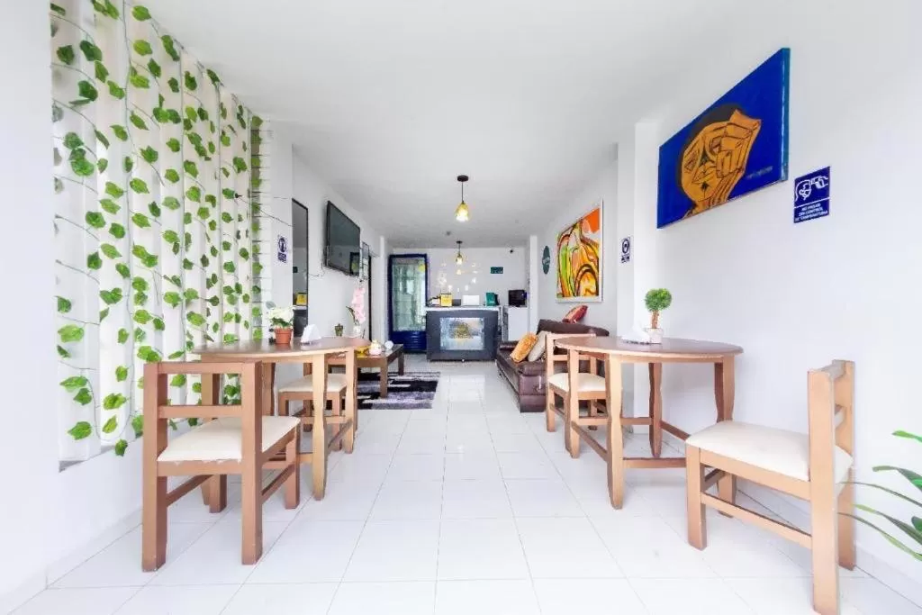 Lobby or reception, Restaurant/Places to Eat in La Forêt de Café Hotel