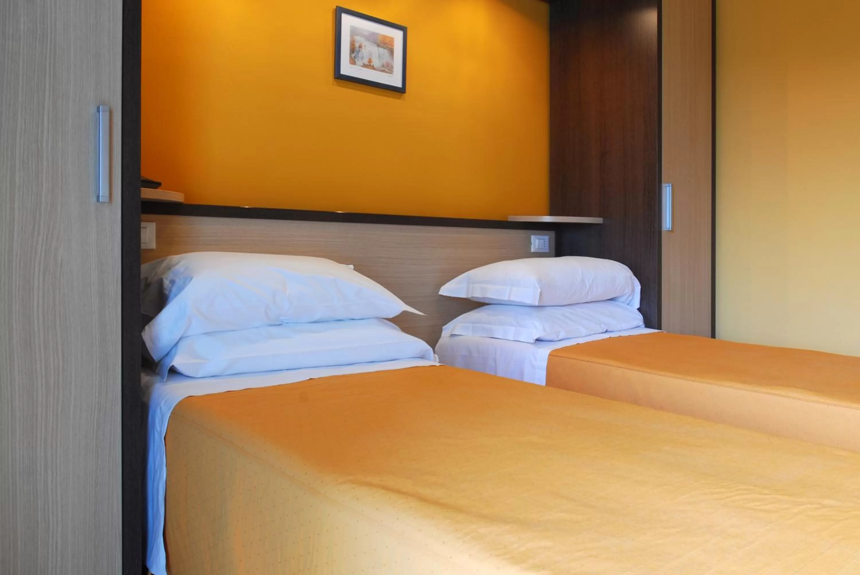 Photo of the whole room, Bed in Hotel Michelangelo