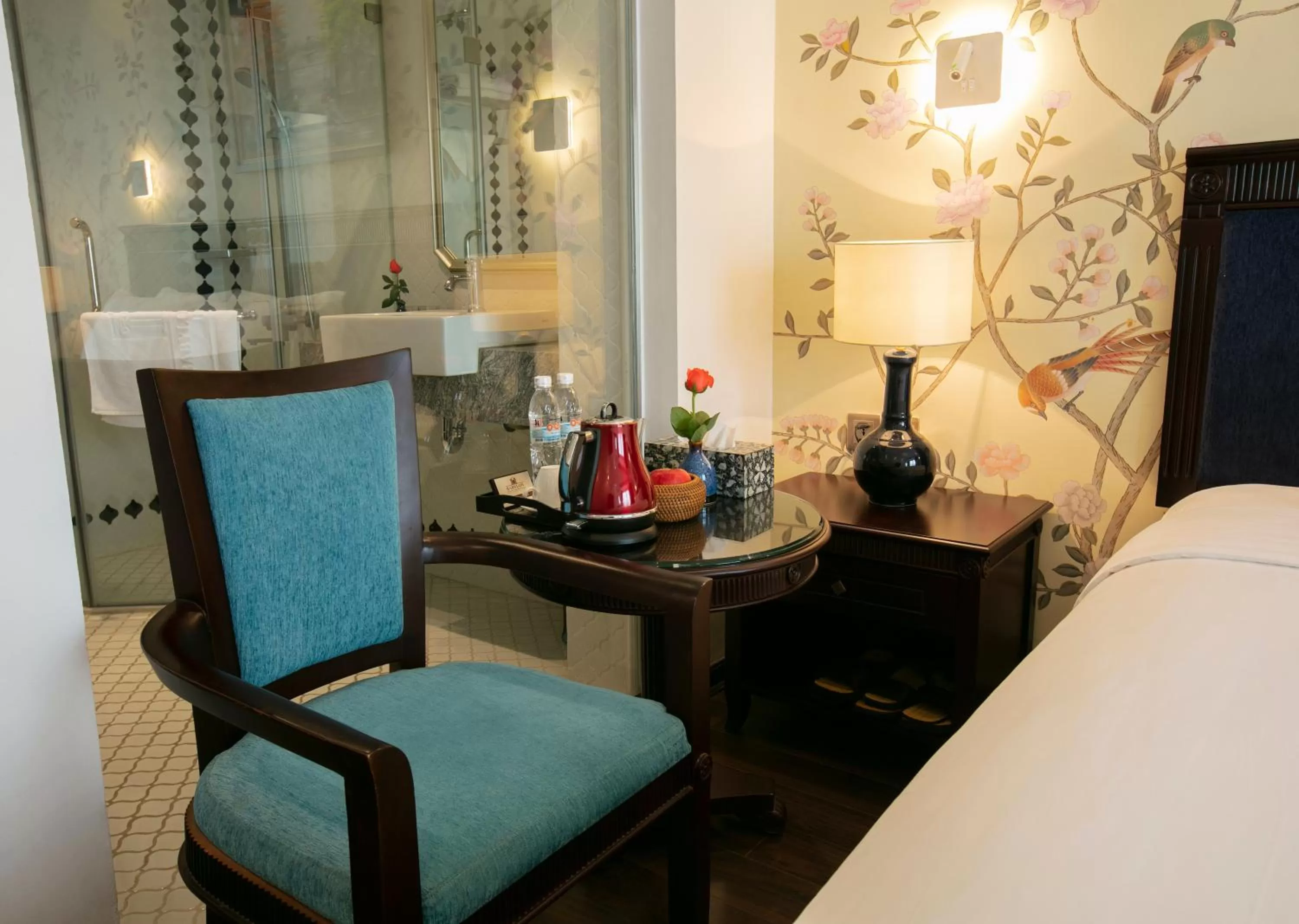 Coffee/tea facilities, Bed in Golden Legend Boutique Hotel