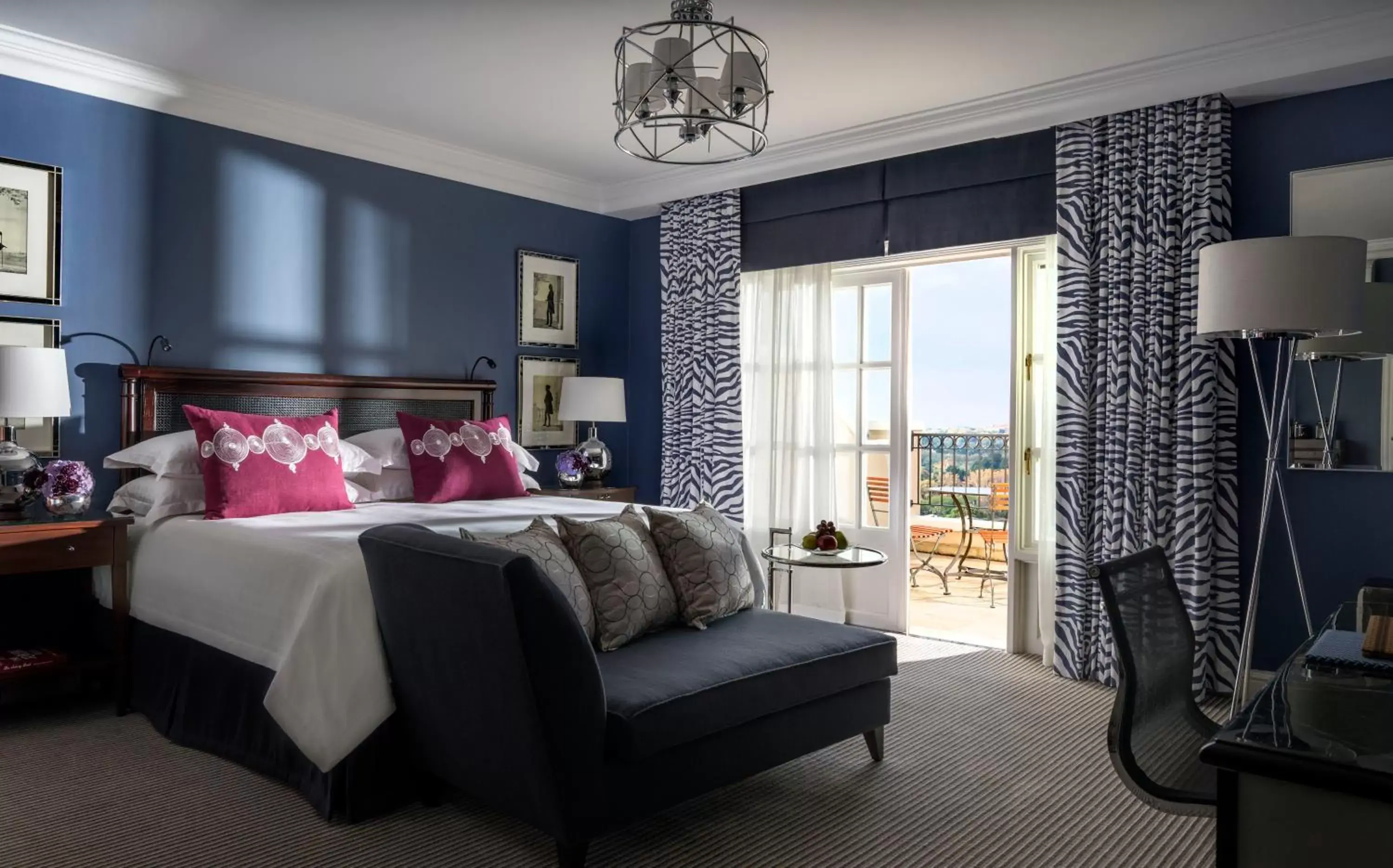 Panoramic View Deluxe Room in Four Seasons Hotel The Westcliff Panoramic View Deluxe Room in Four Seasons Hotel The Westcliff