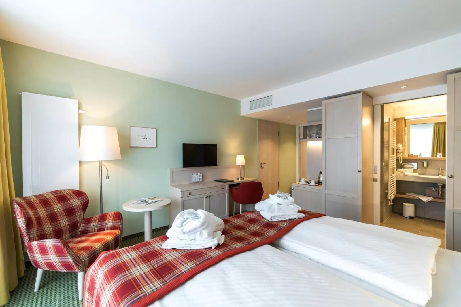 Photo of the whole room, Bed in Ringhotel Warnemünder Hof