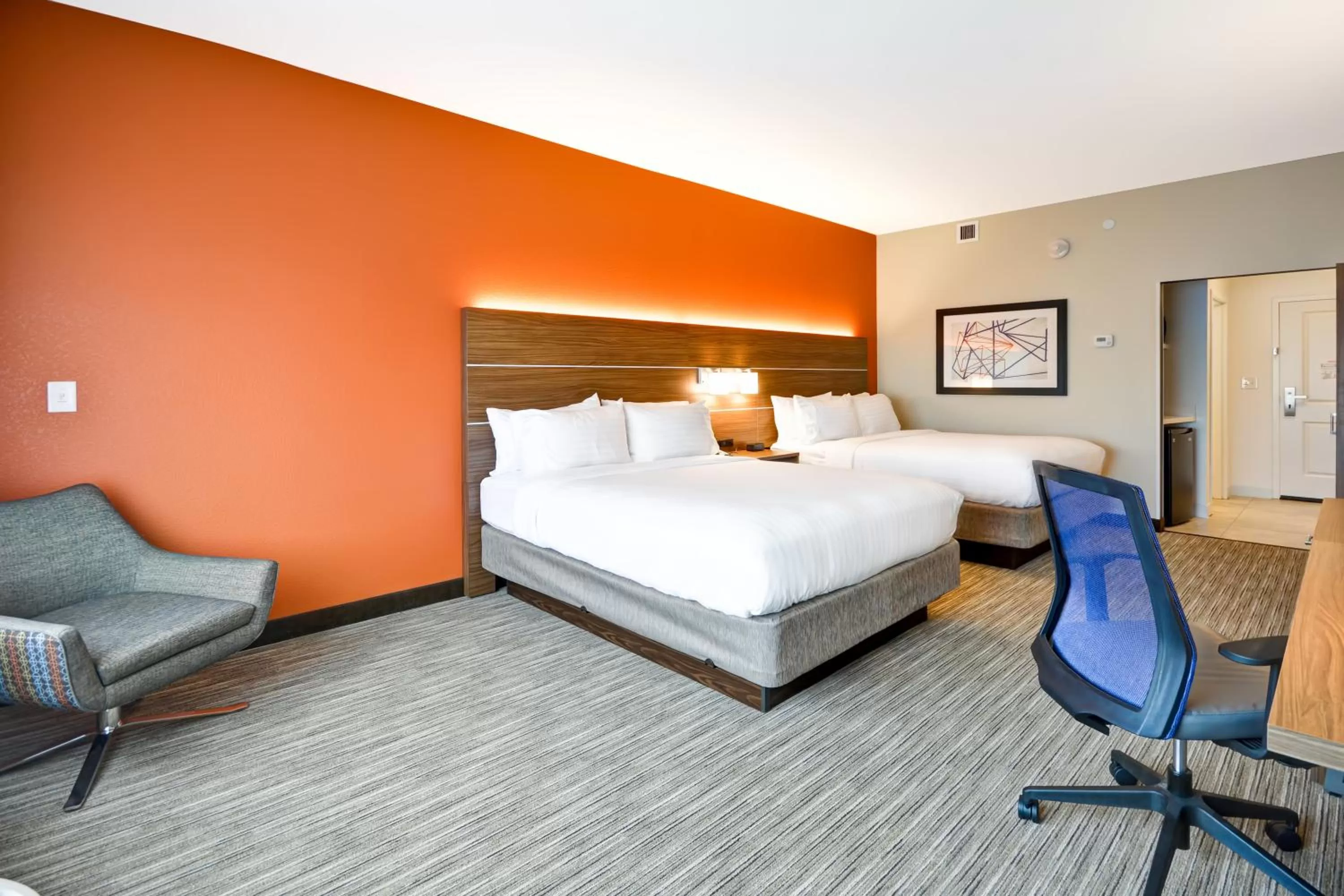 Photo of the whole room, Bed in Holiday Inn Express - Evansville by IHG