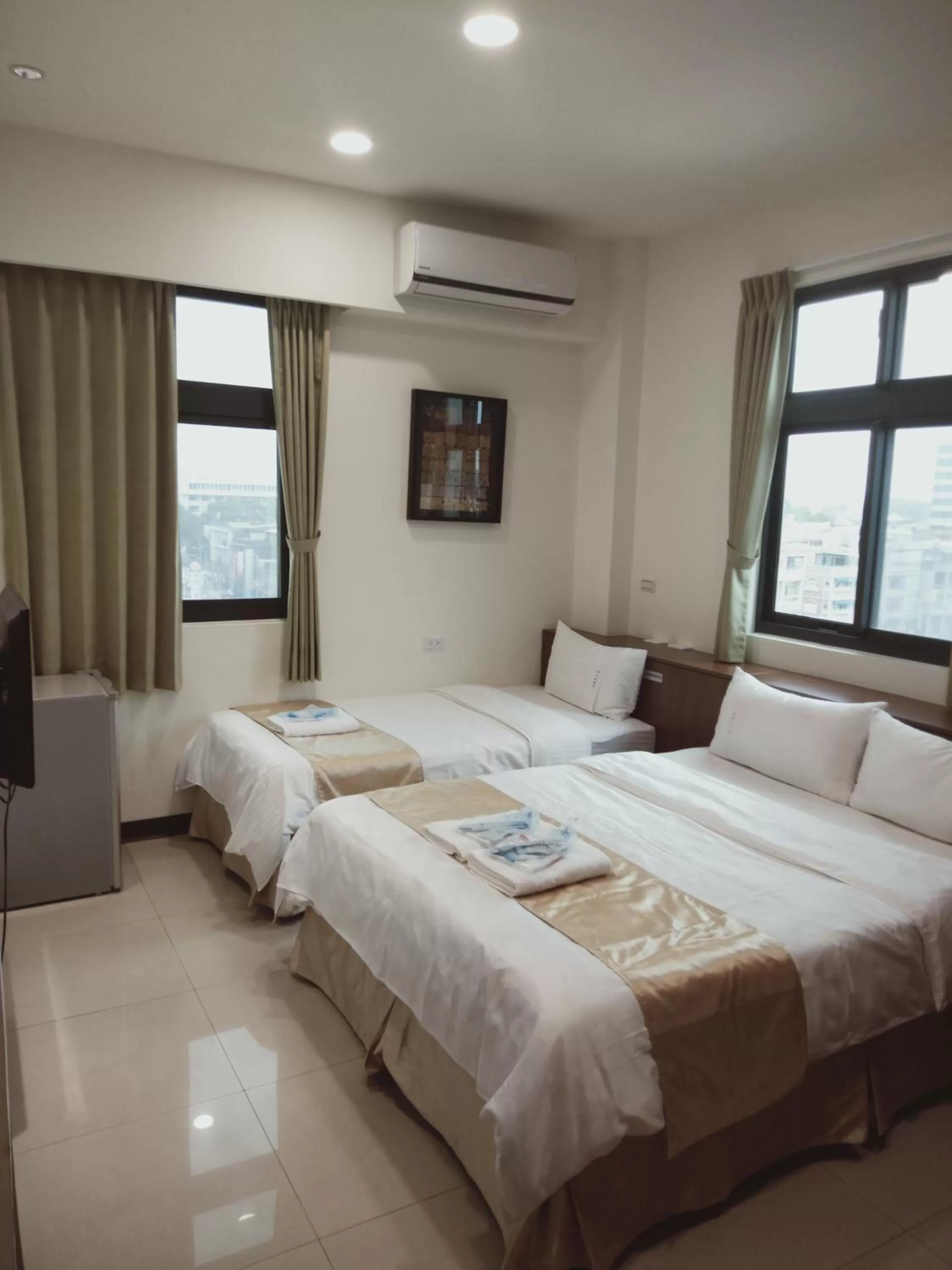 Photo of the whole room, Bed in Frank B&B