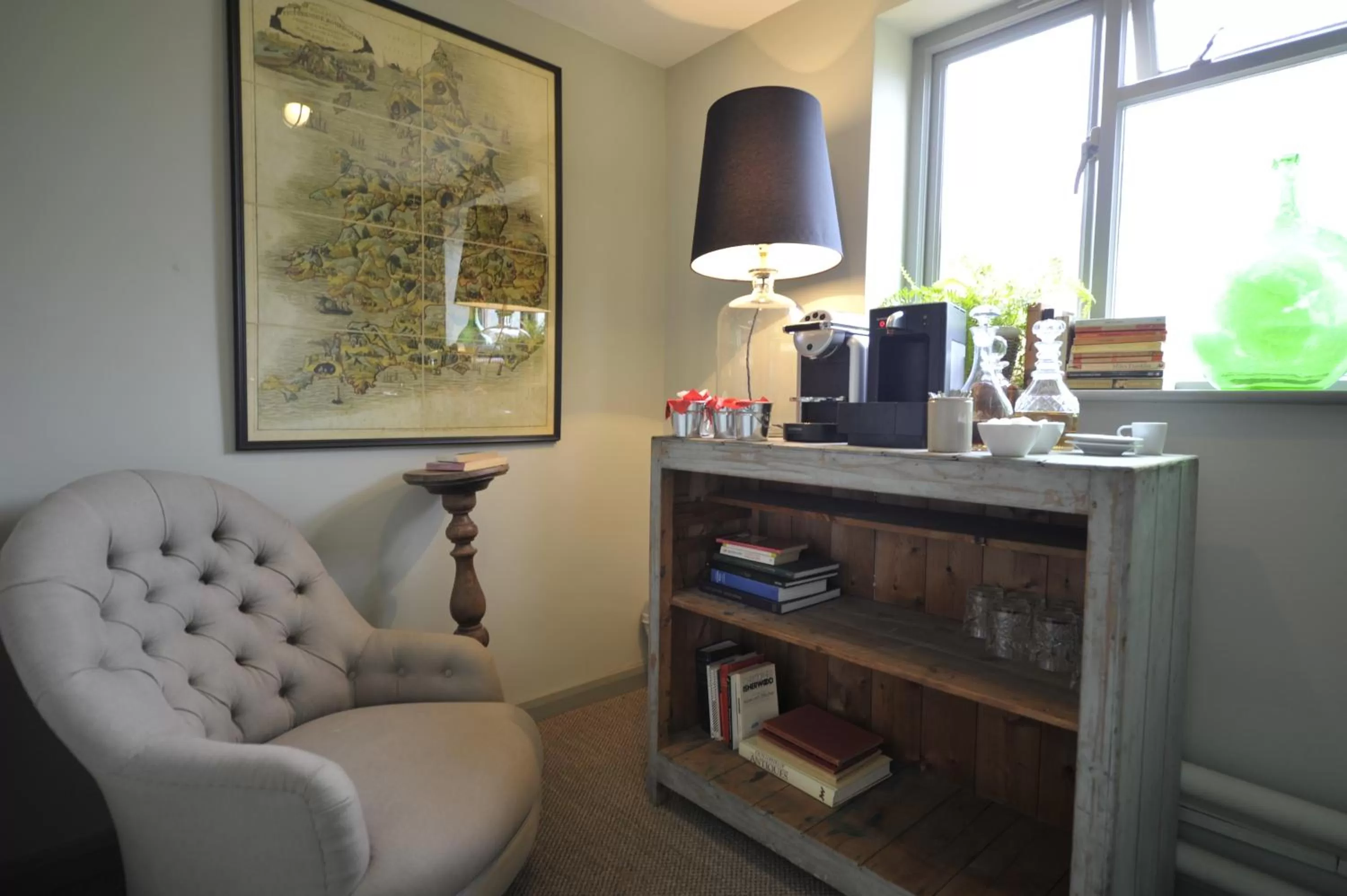 Coffee/tea facilities in Bel And The Dragon-Churt