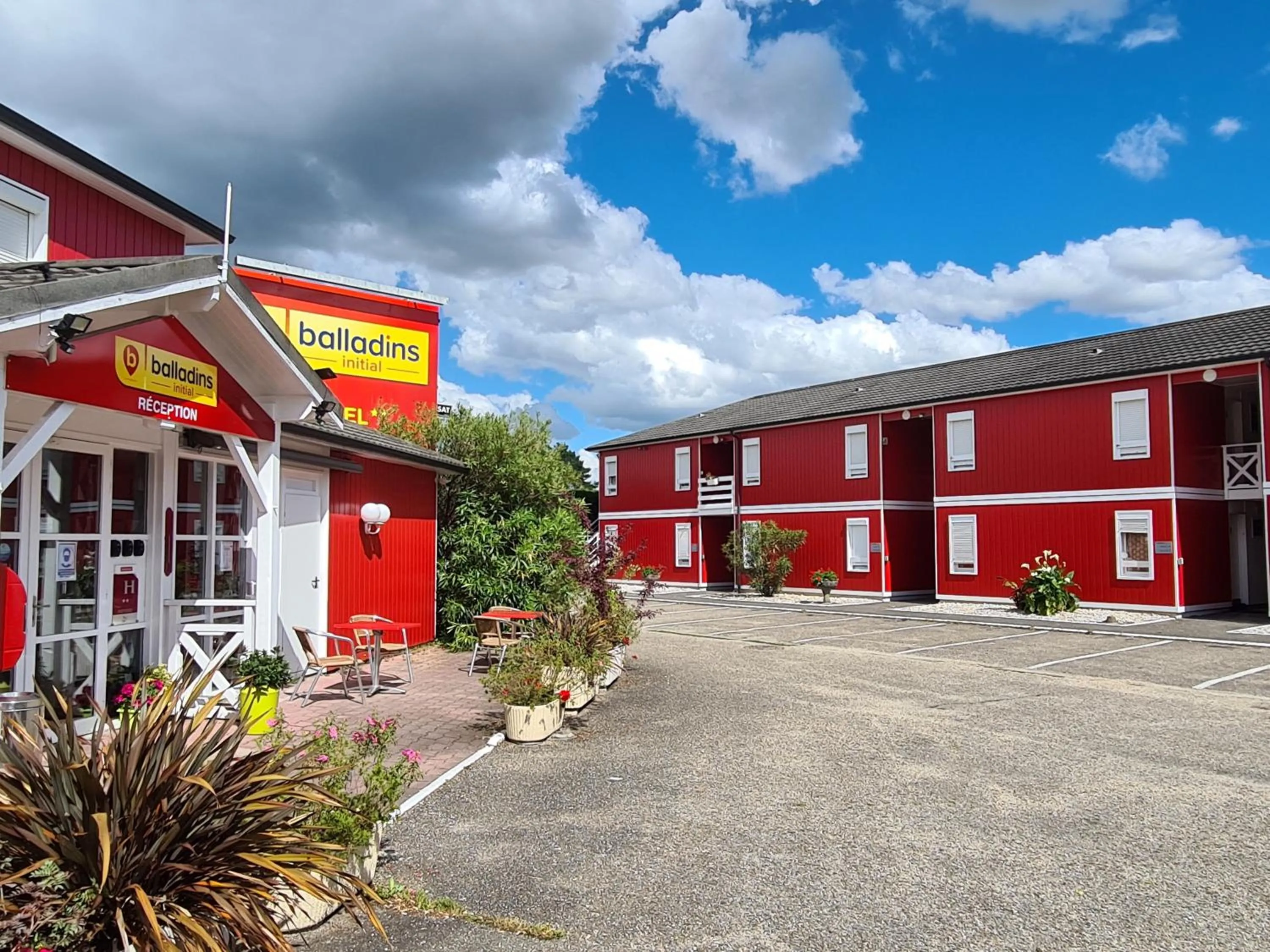 Property building in initial by balladins Bordeaux / Eysines