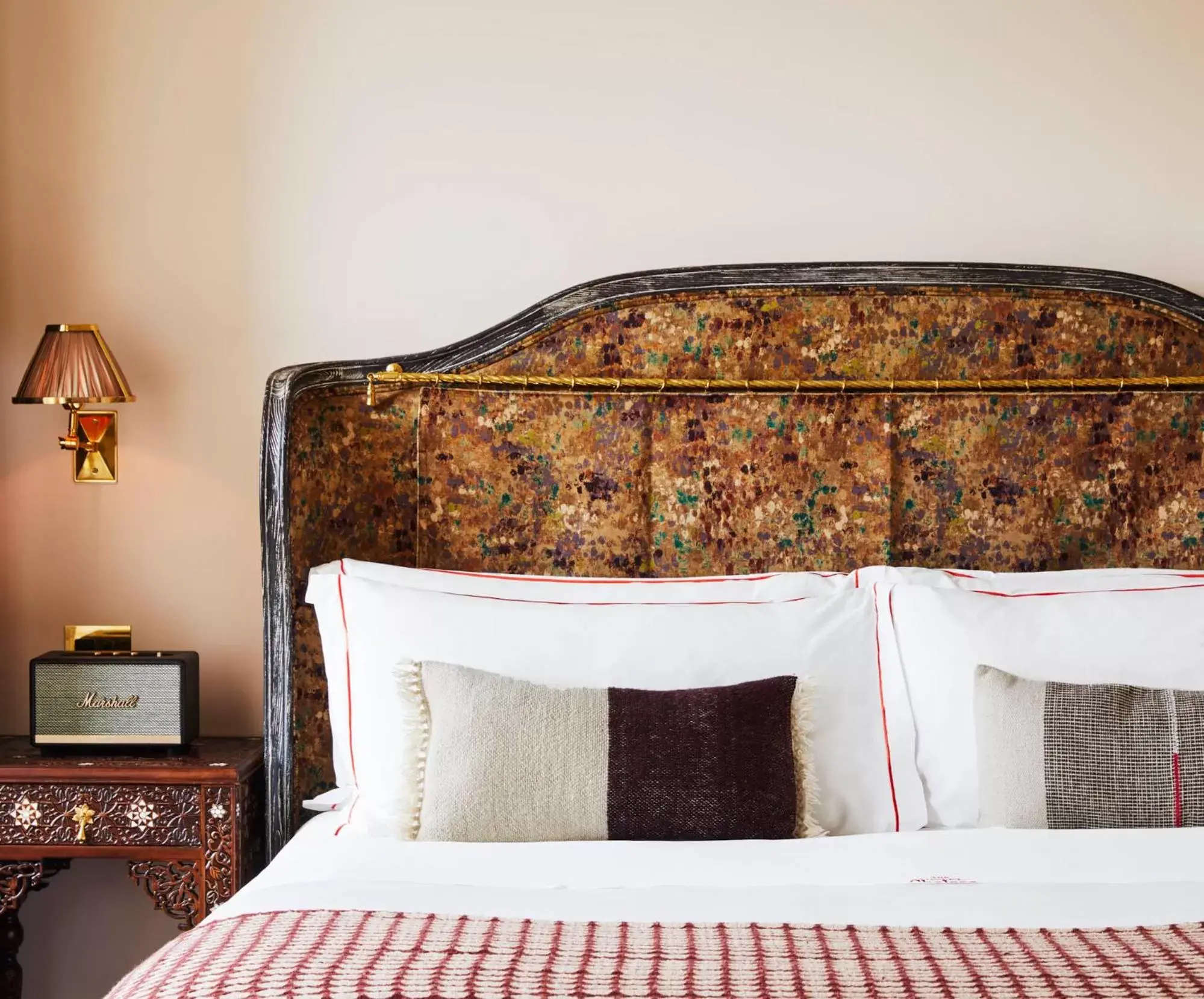 Petite Queen in The Hotel Chelsea Petite Queen in The Hotel Chelsea