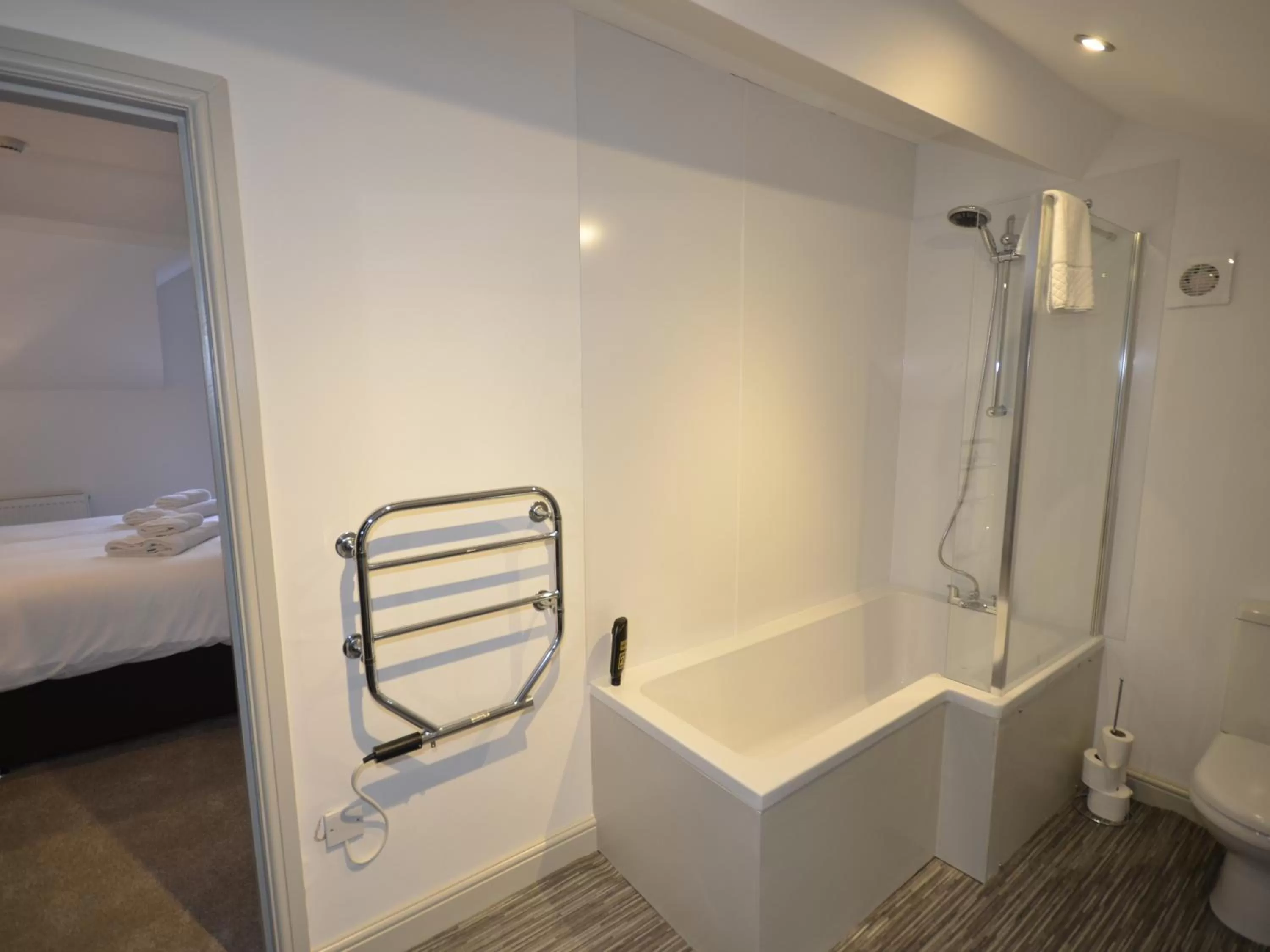 Bathroom, Bed in The Chapel House