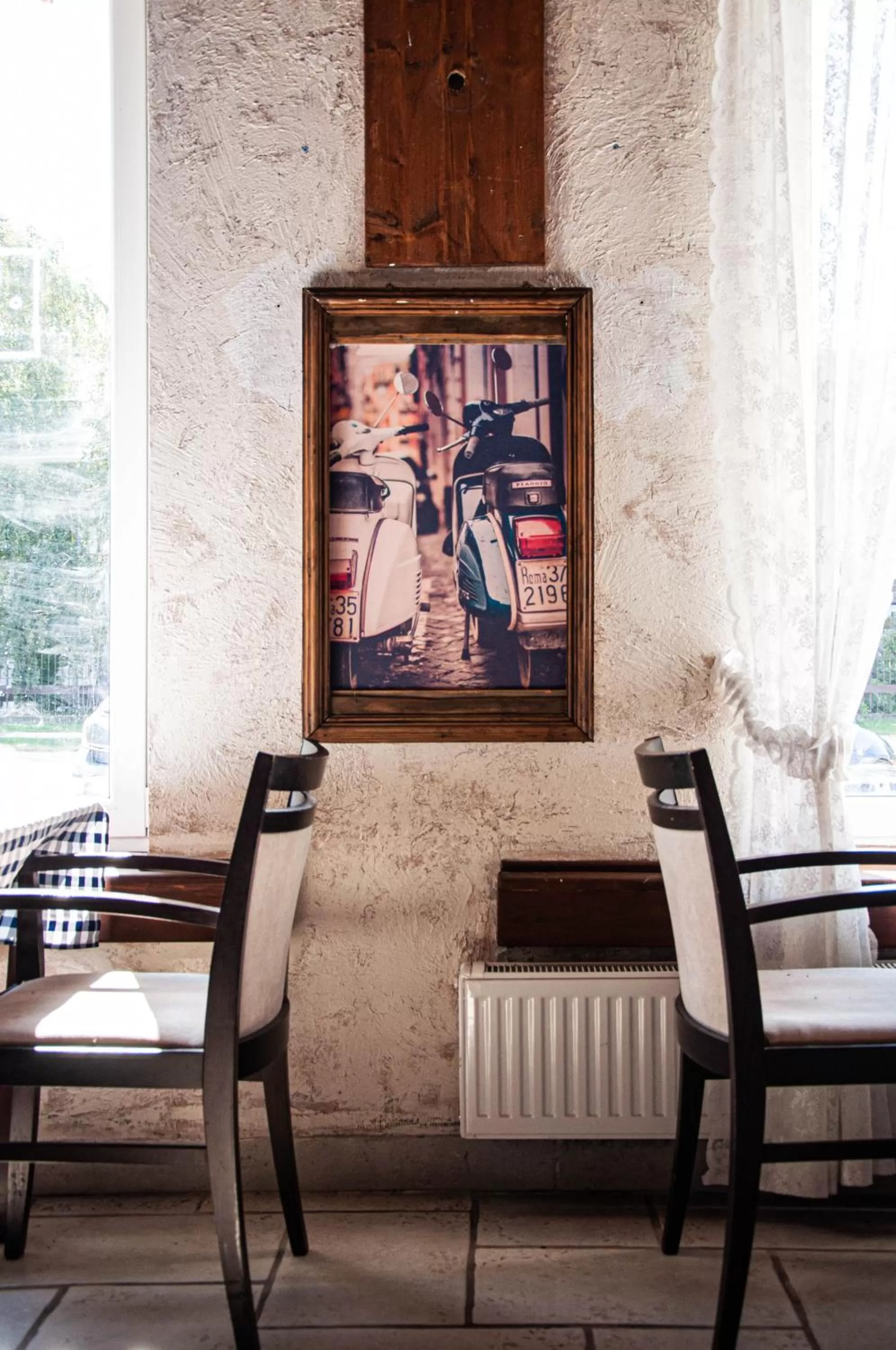 TV/Entertainment Center in Sempre Étterem És Panzió