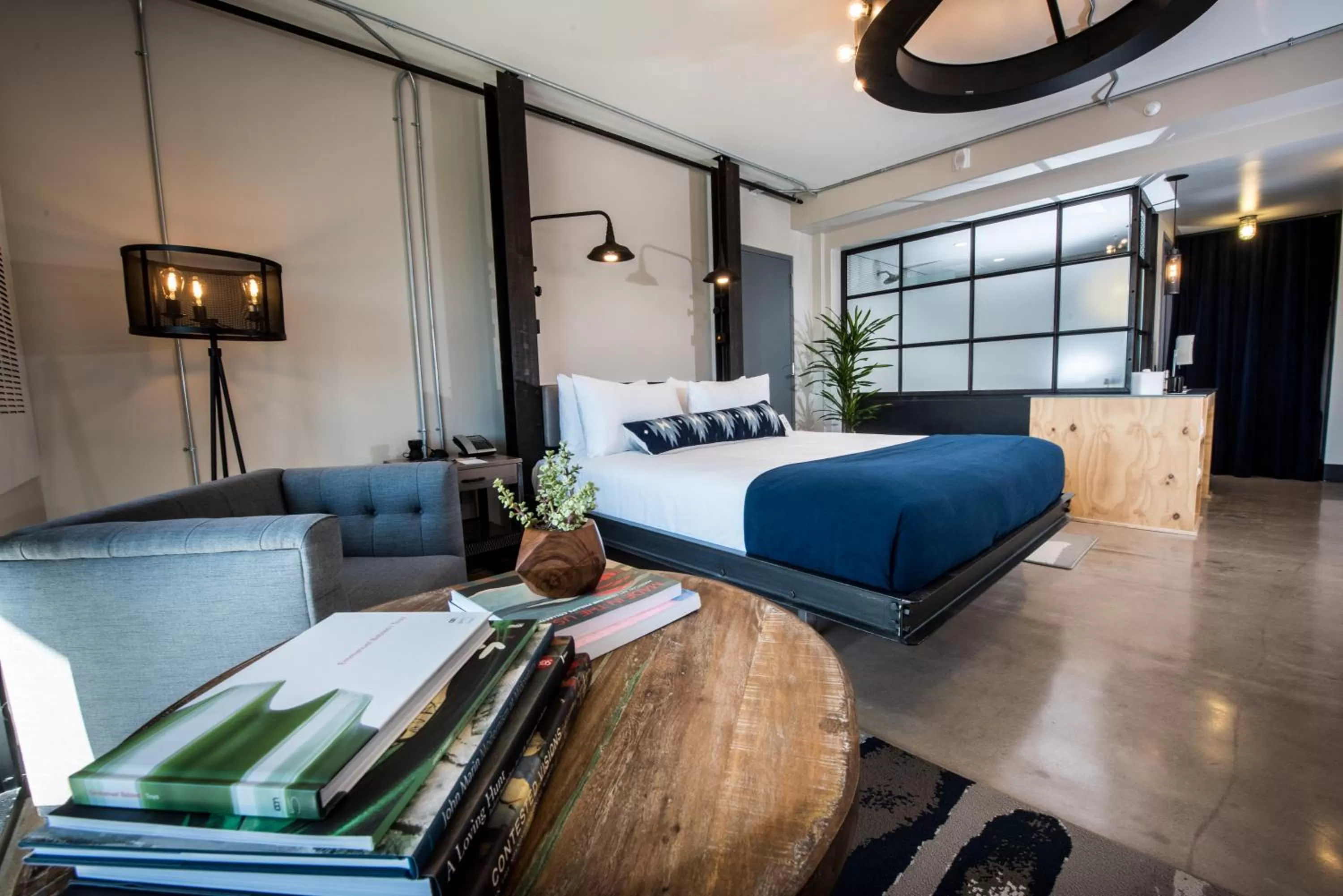 Photo of the whole room in Found Re Phoenix