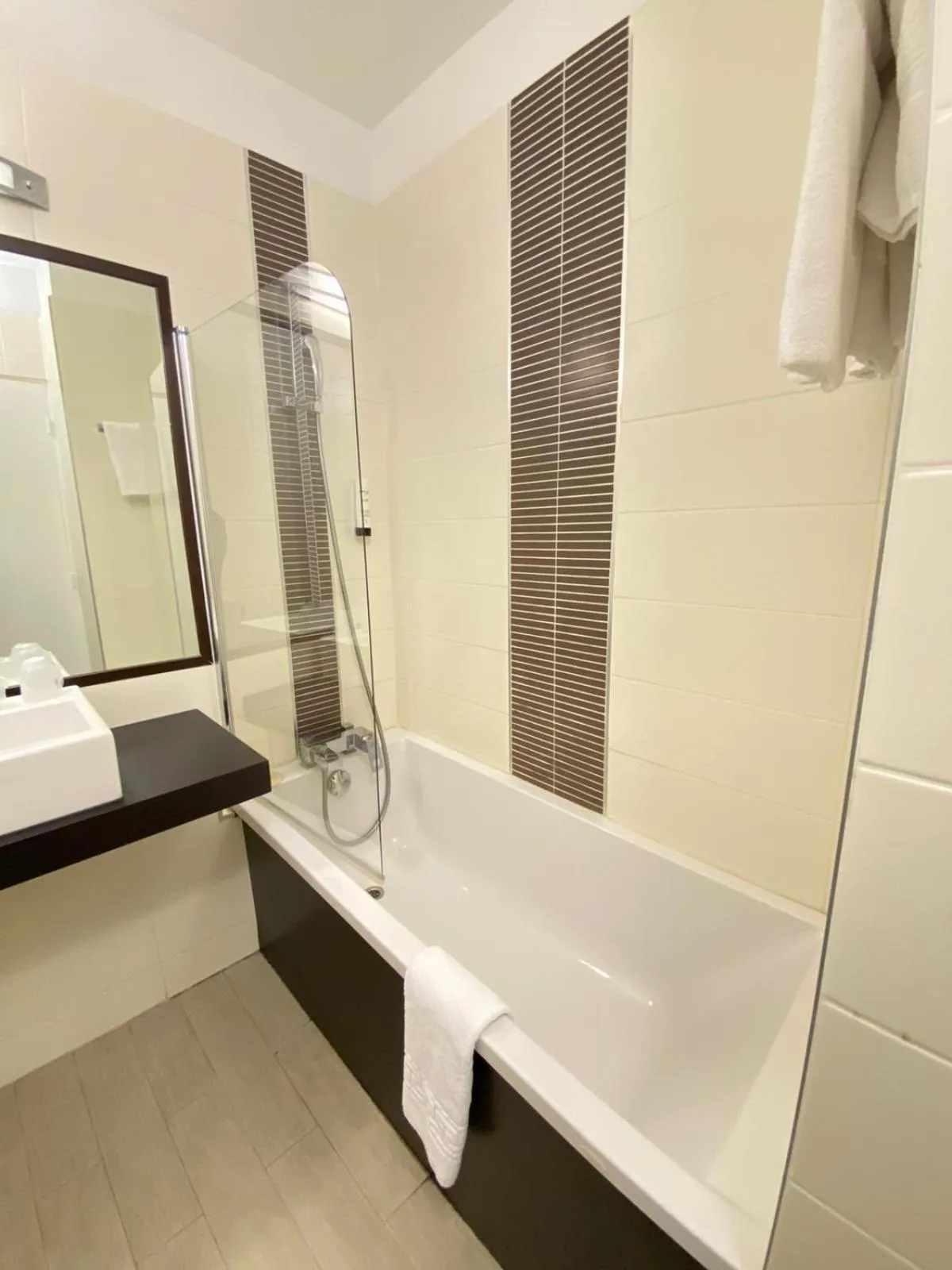 Bathroom in Contact Hôtel des États-Unis