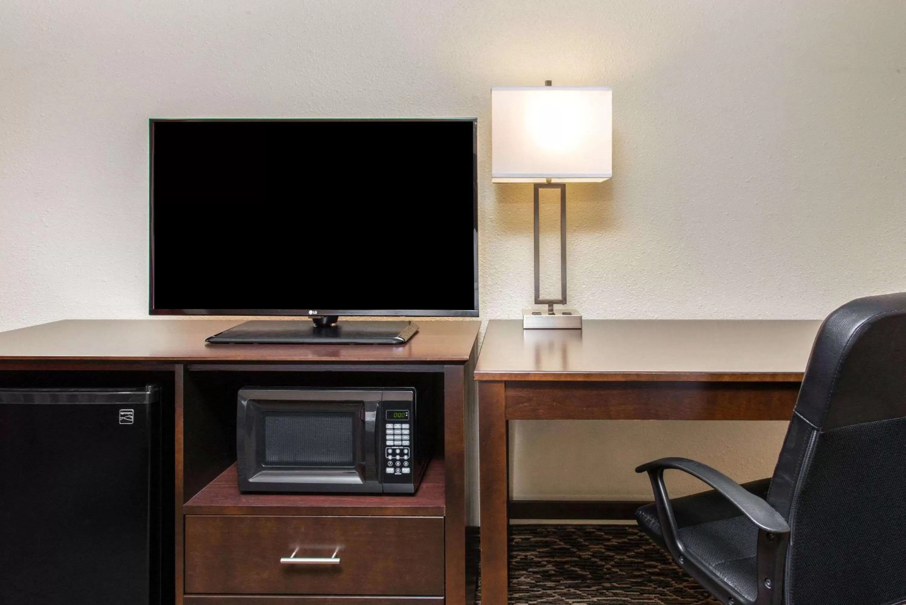 Photo of the whole room in La Quinta by Wyndham Clearwater Central