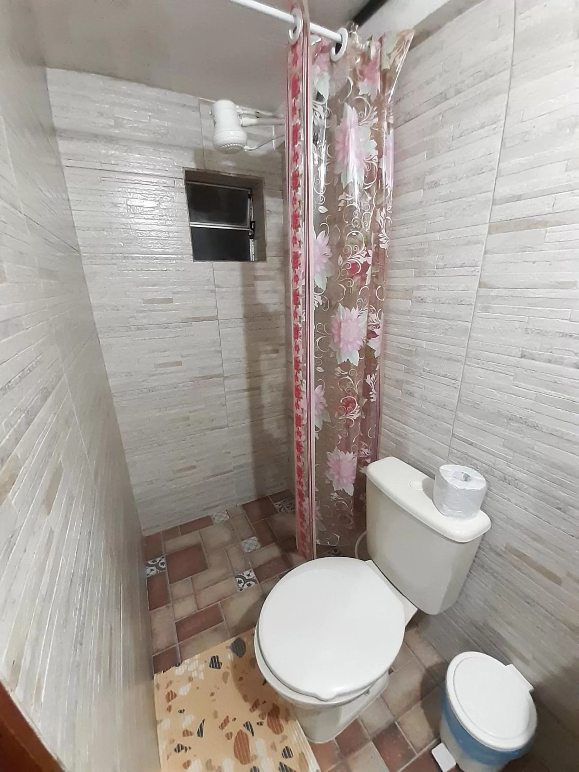 Shower, Bathroom in Pousada Reino Encantado - São Thomé das Letras - Minas Gerais