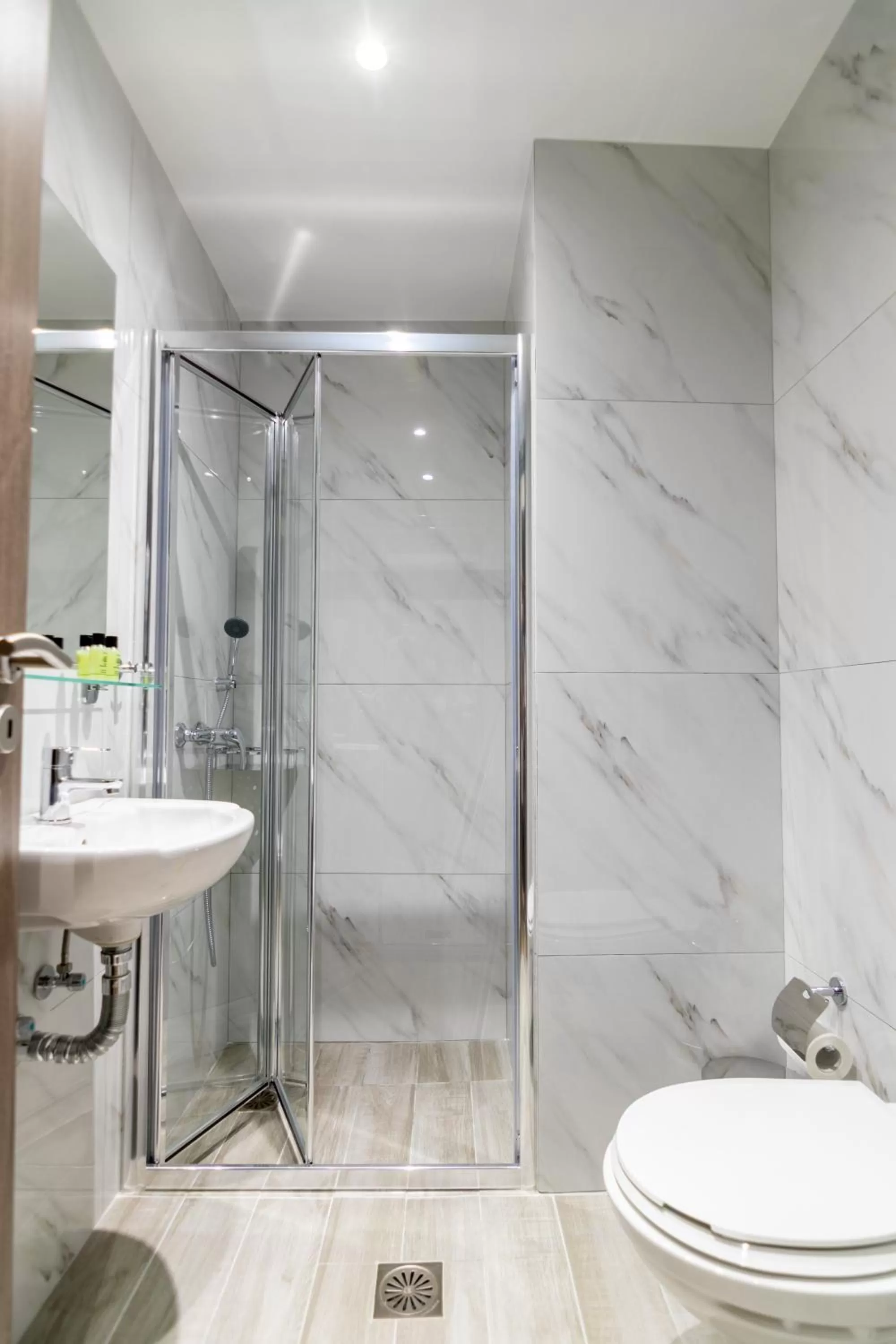 Shower in New Amaryllis Hotel