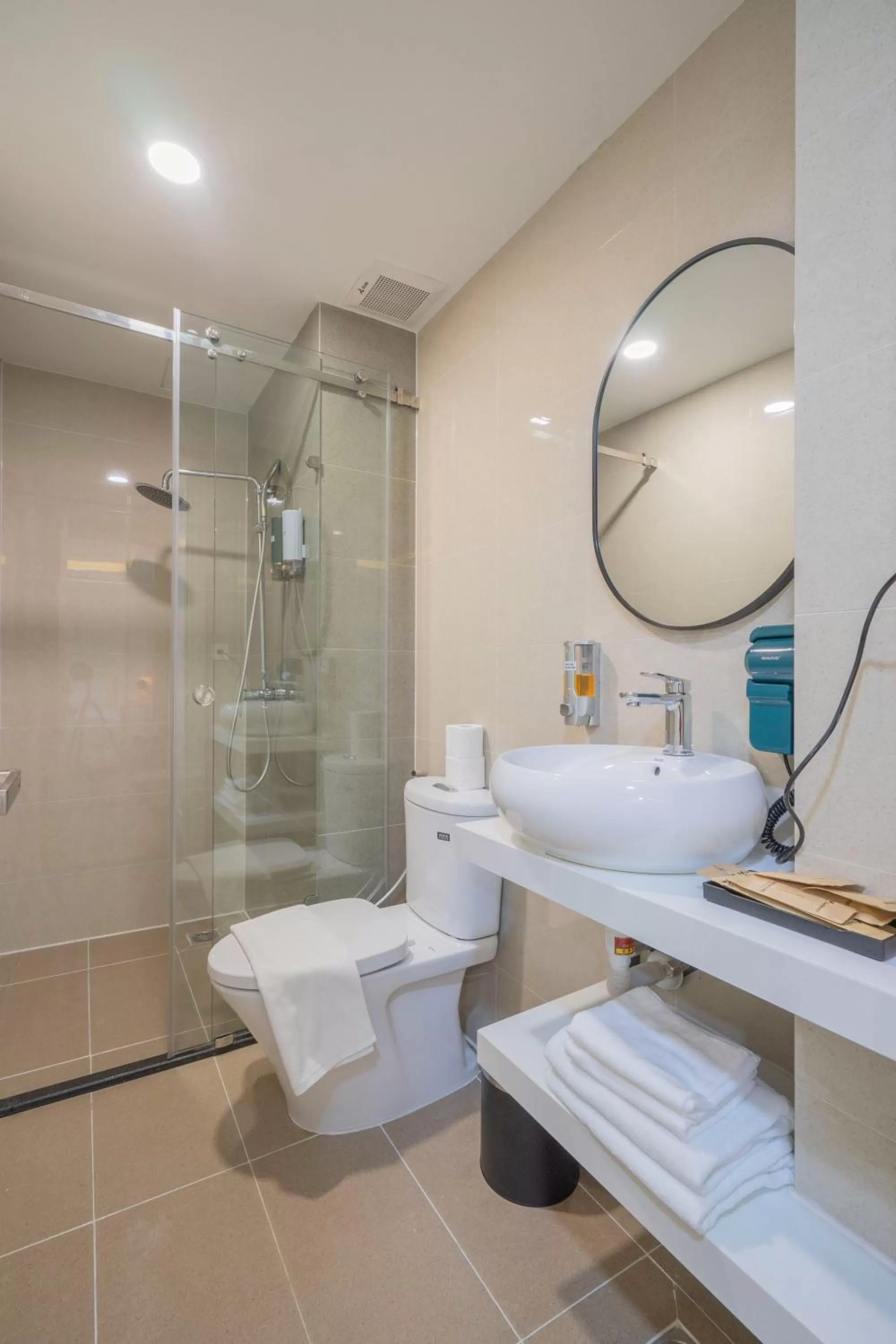 Shower, Bathroom in SAZI HOTEL - BÙI THỊ XUÂN