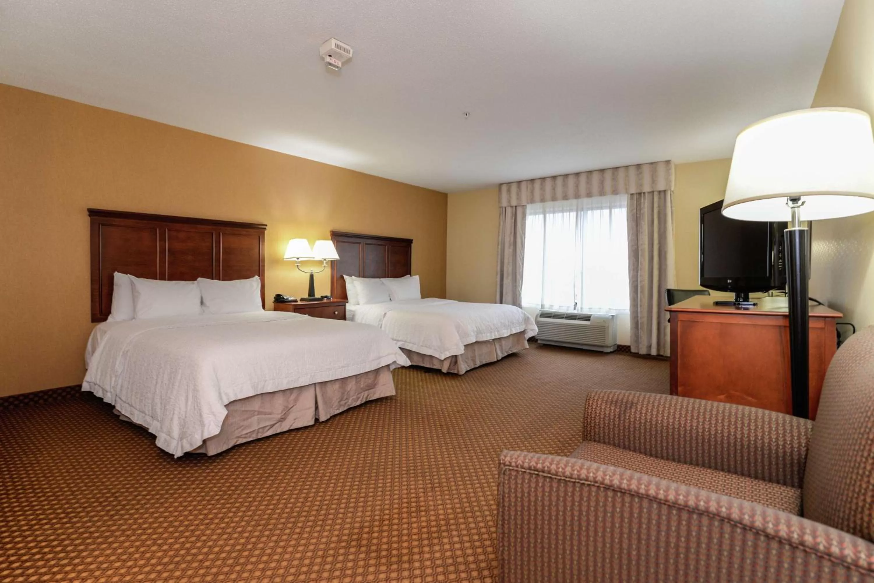 Bedroom, Bed in Hampton Inn & Suites Detroit/Chesterfield