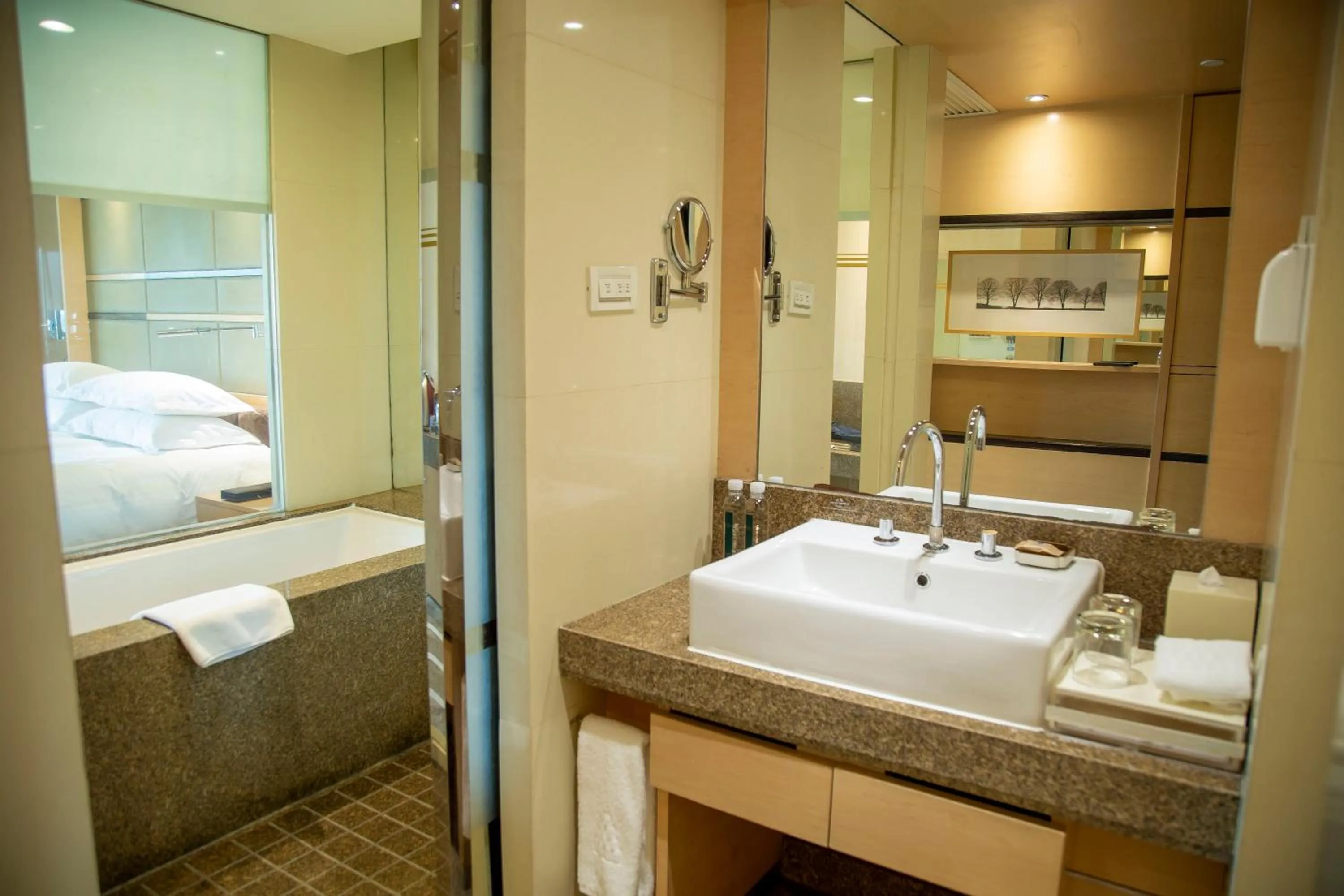 Bathroom in Juss Hengshan HotelFormer Regal International East Asia Hotel