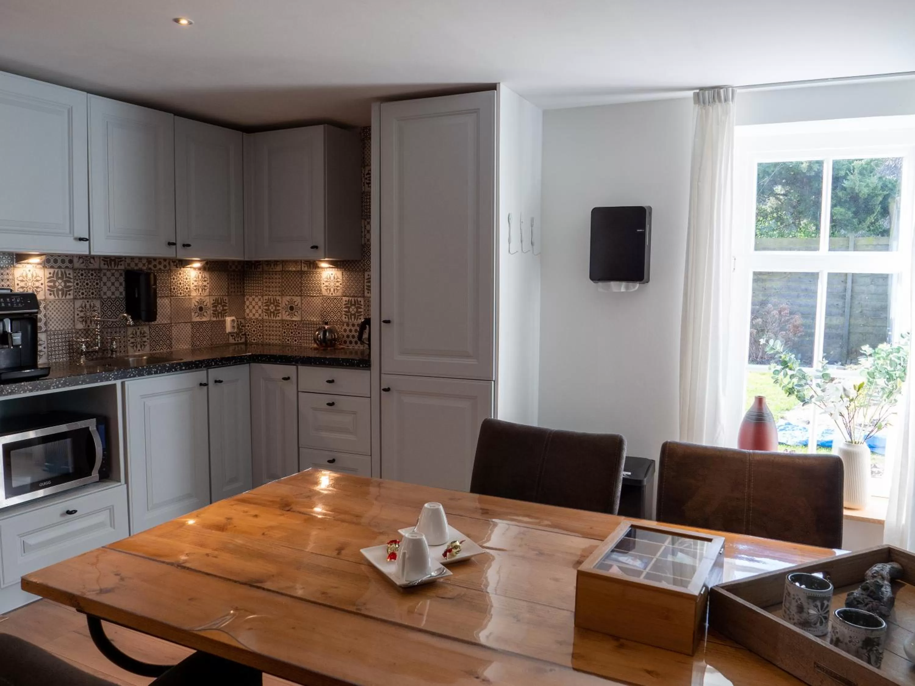 Coffee/tea facilities, Dining Area in Altynghe
