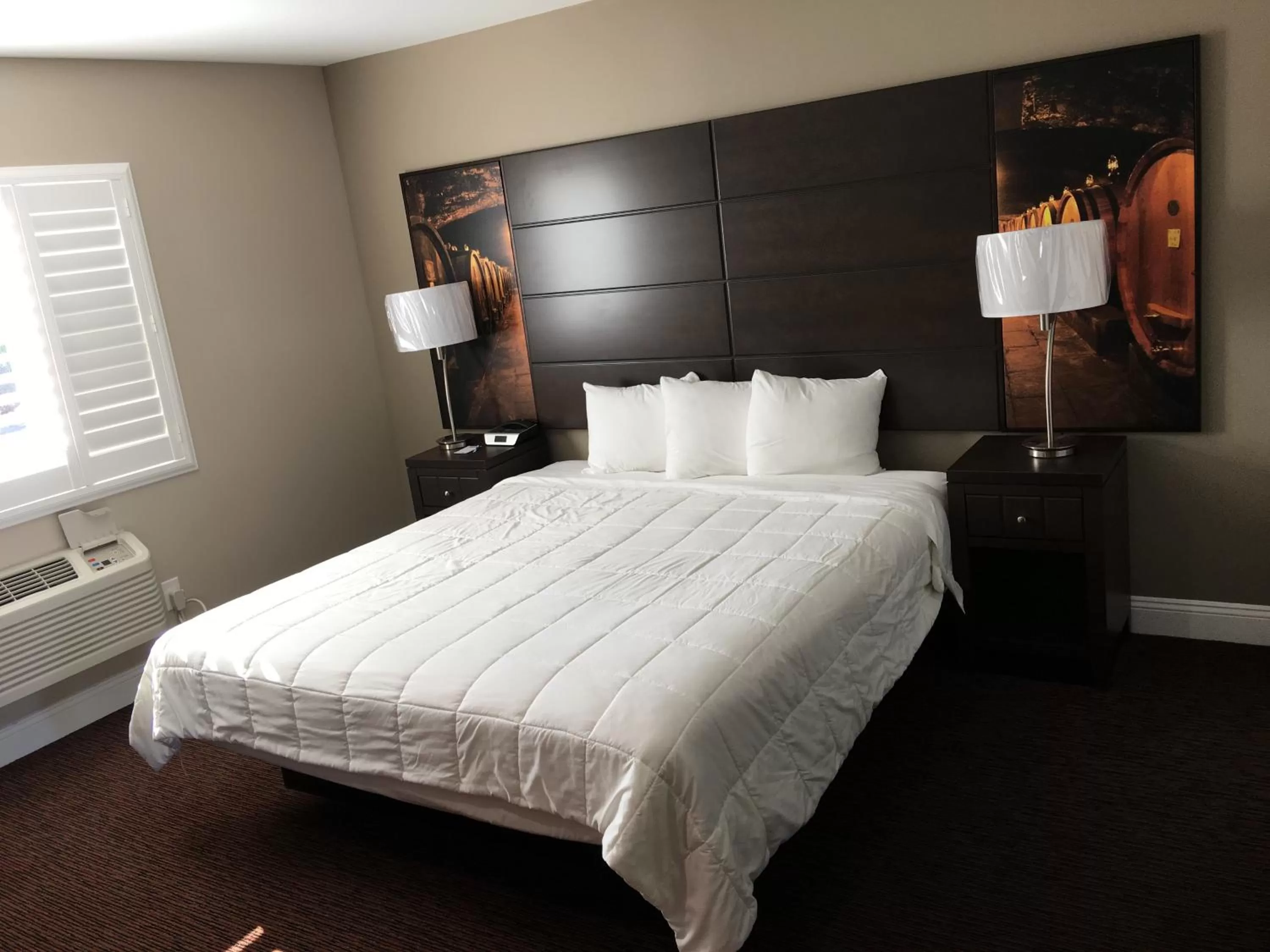 Bedroom, Bed in Vallejo Inn