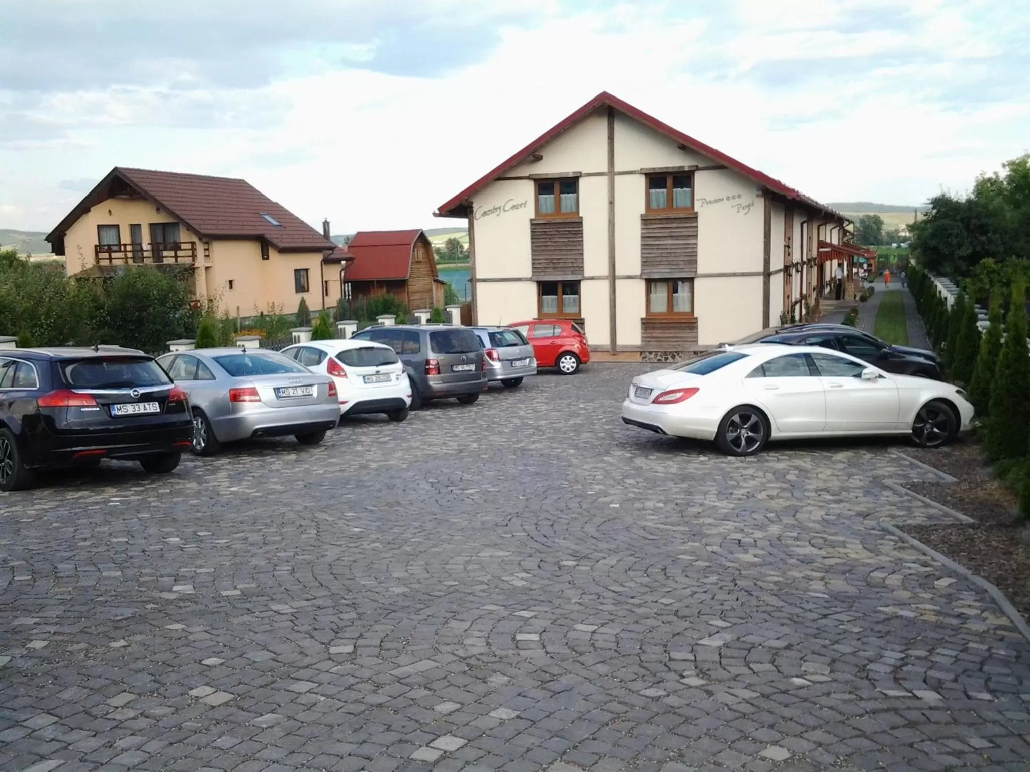 Facade/entrance, Property Building in Country Court
