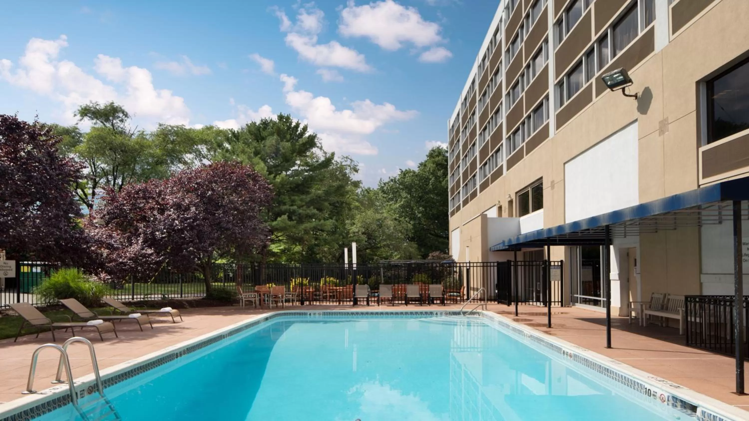 Swimming pool in Holiday Inn Clark - Newark by IHG