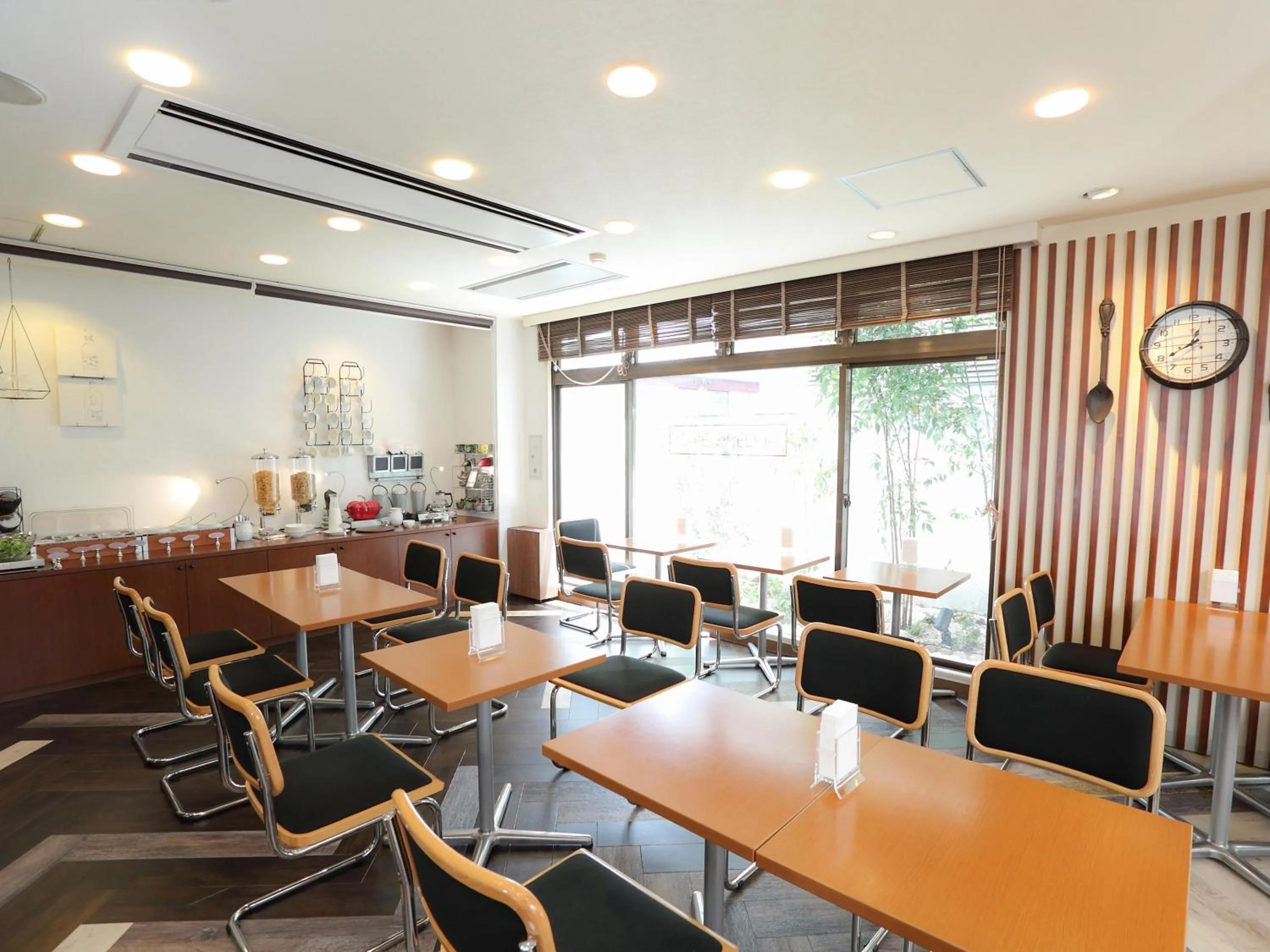 Restaurant/places to eat in Hotel Areaone Kochi