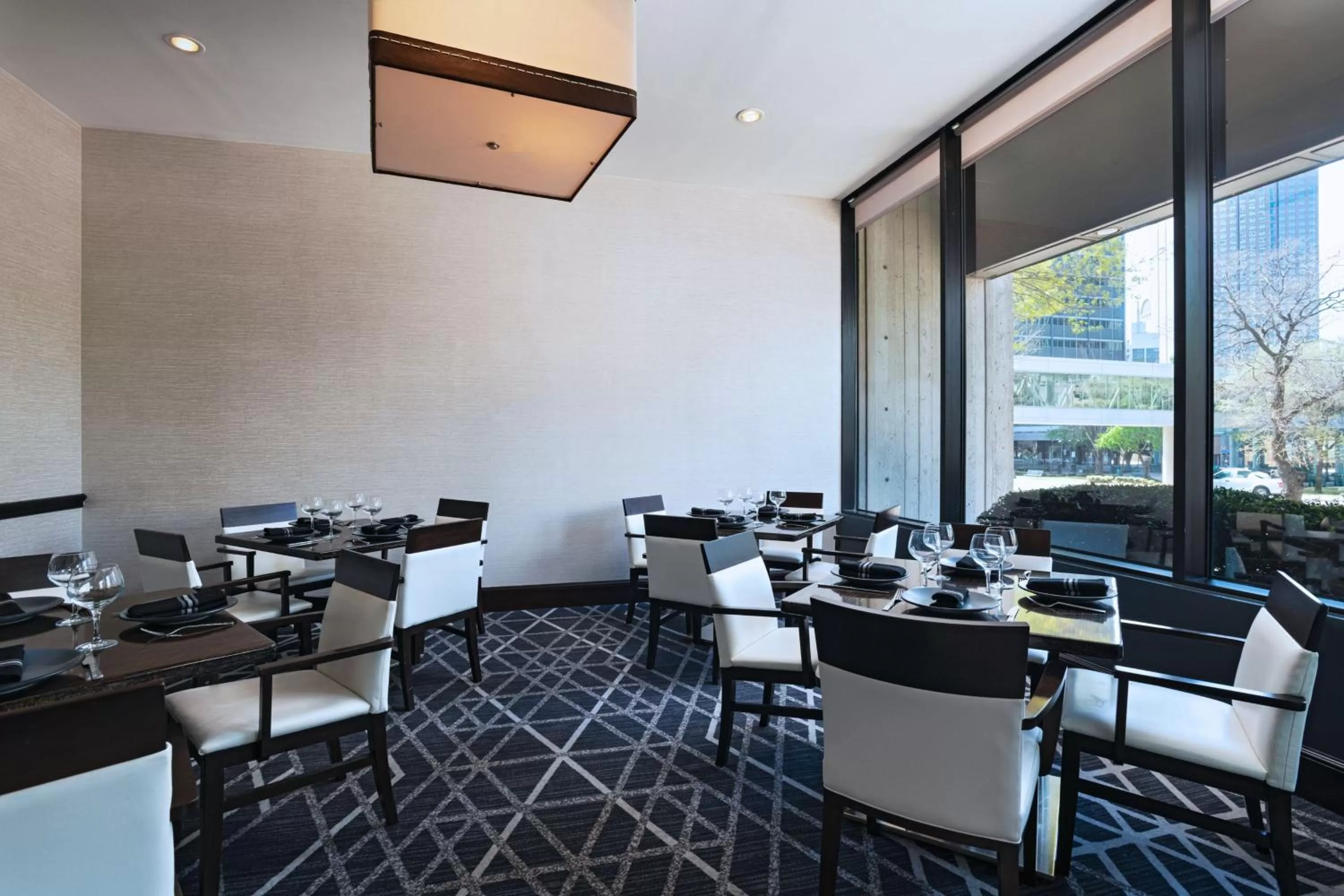 Lounge or bar in Dallas Marriott Downtown