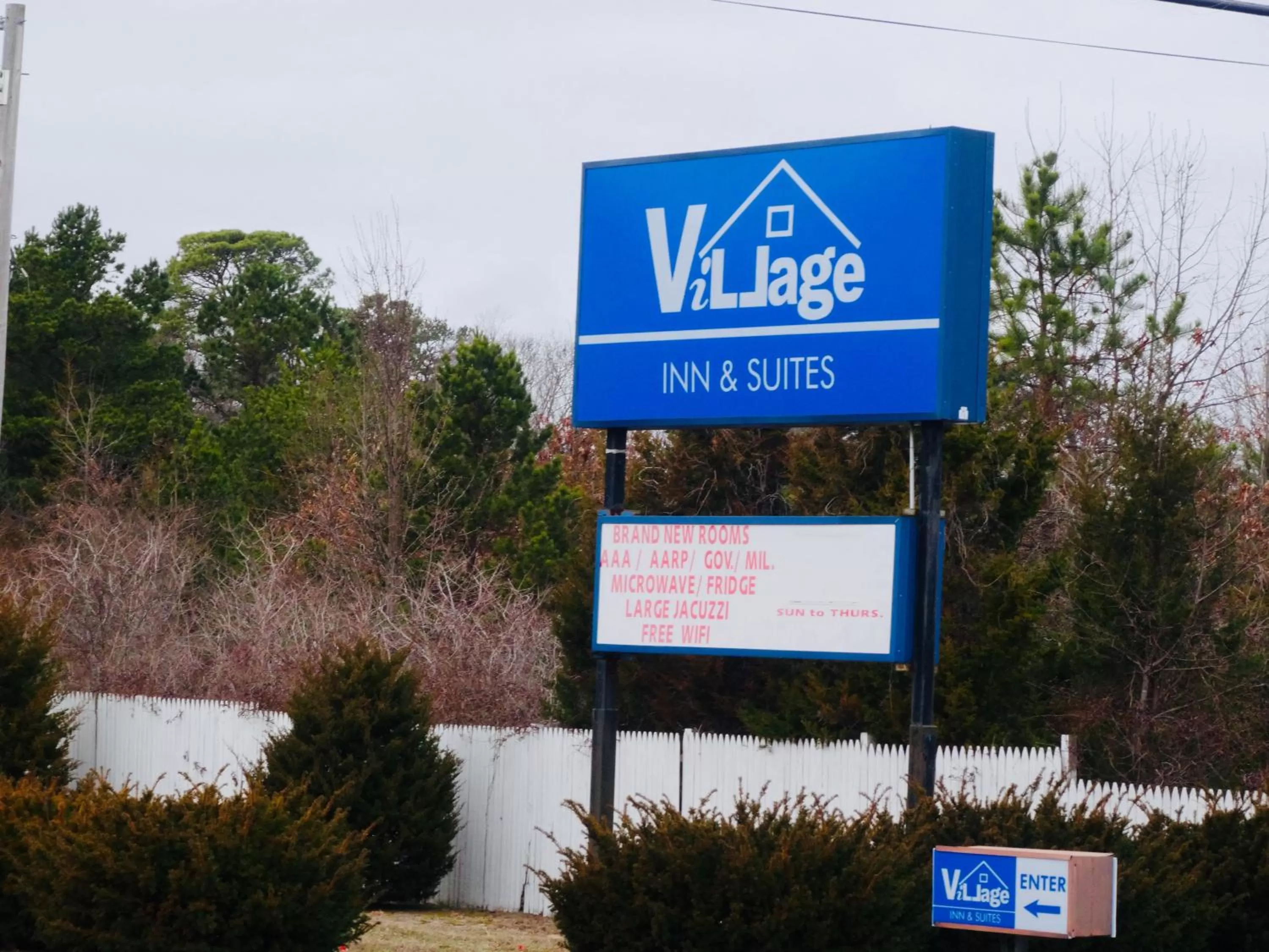 Village Inn & Suites - Smithville