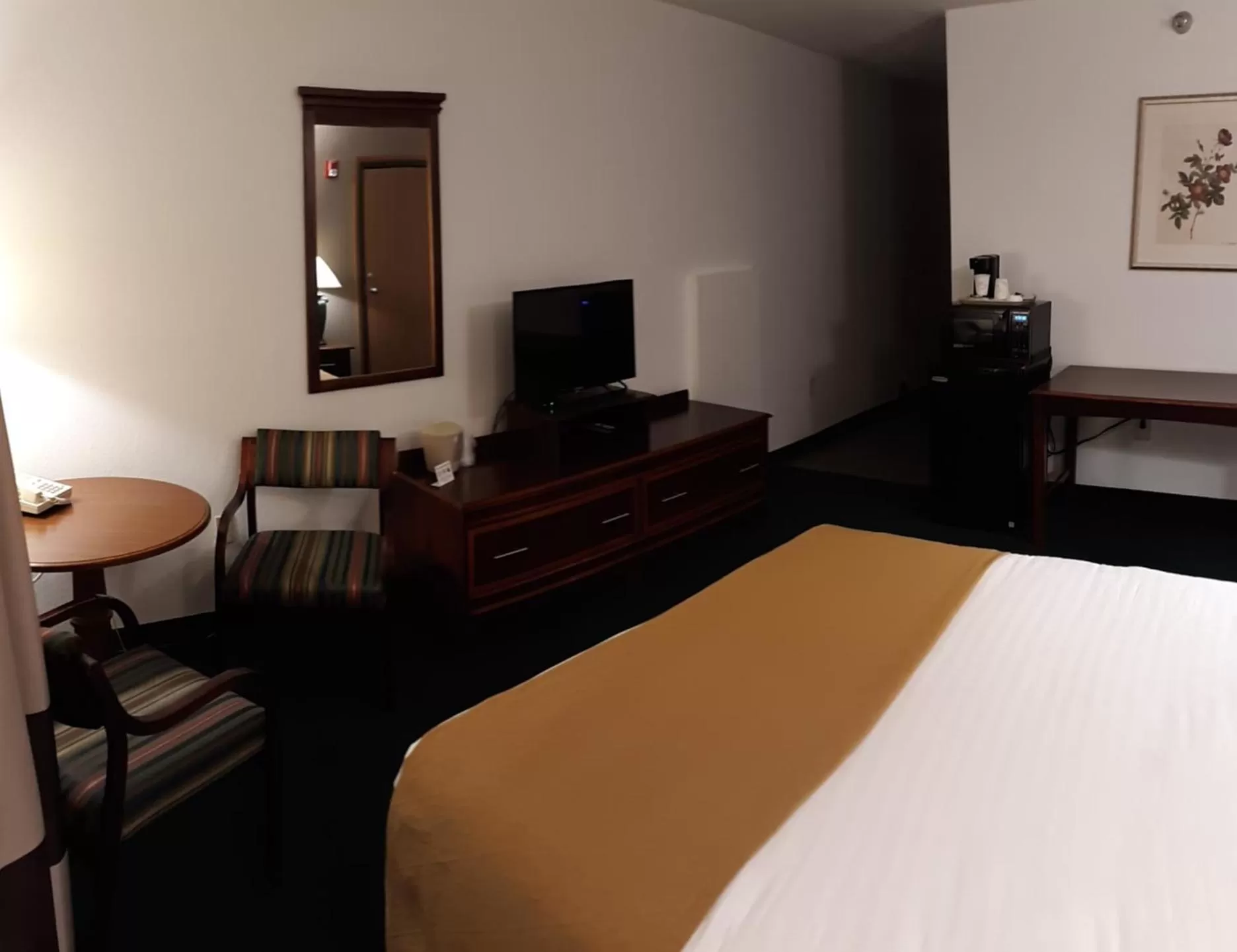 Bedroom, Bed in Pleasant Moose Lodge