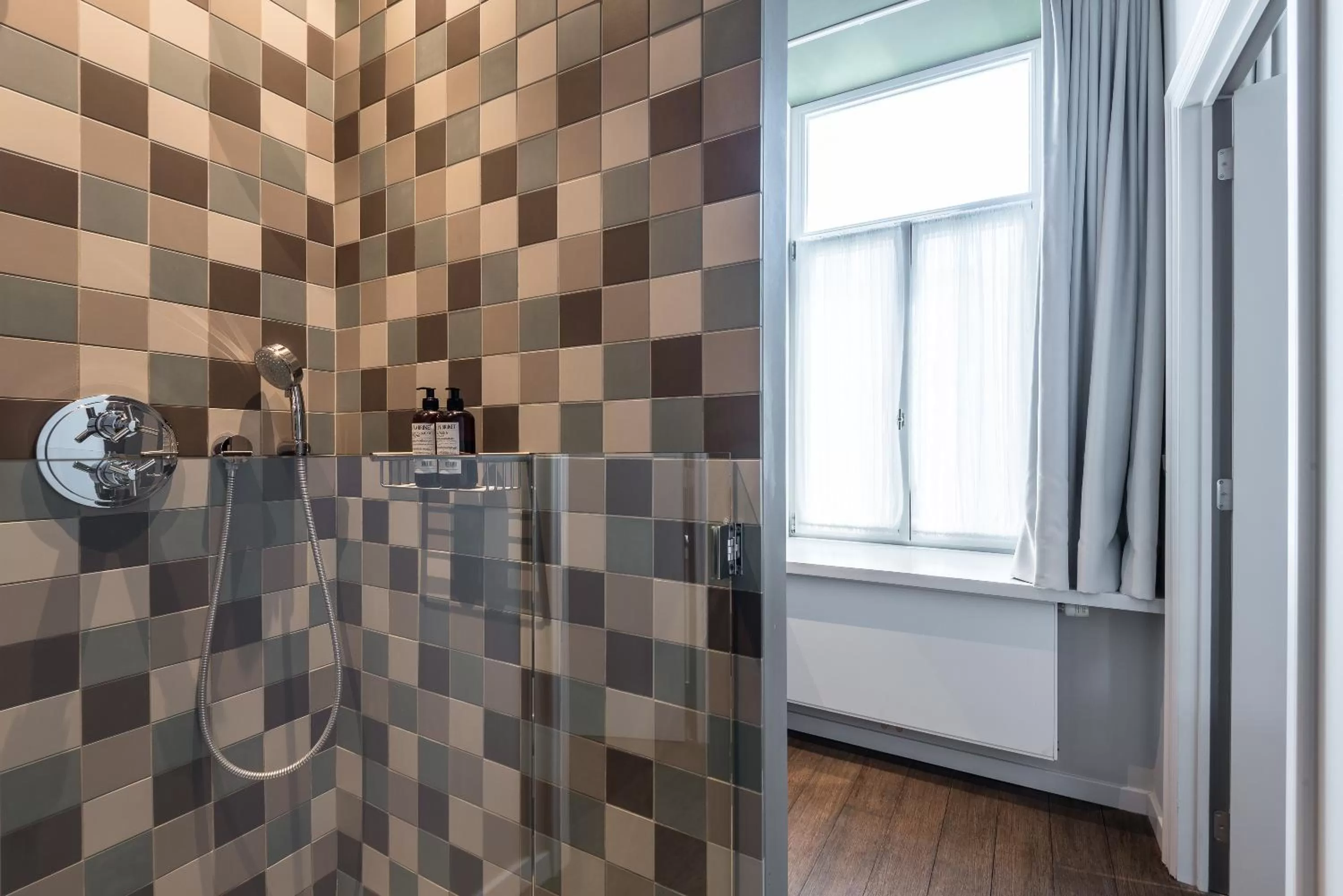 Shower in Zakske13 - Design Boutique B&B in Bruges city centre