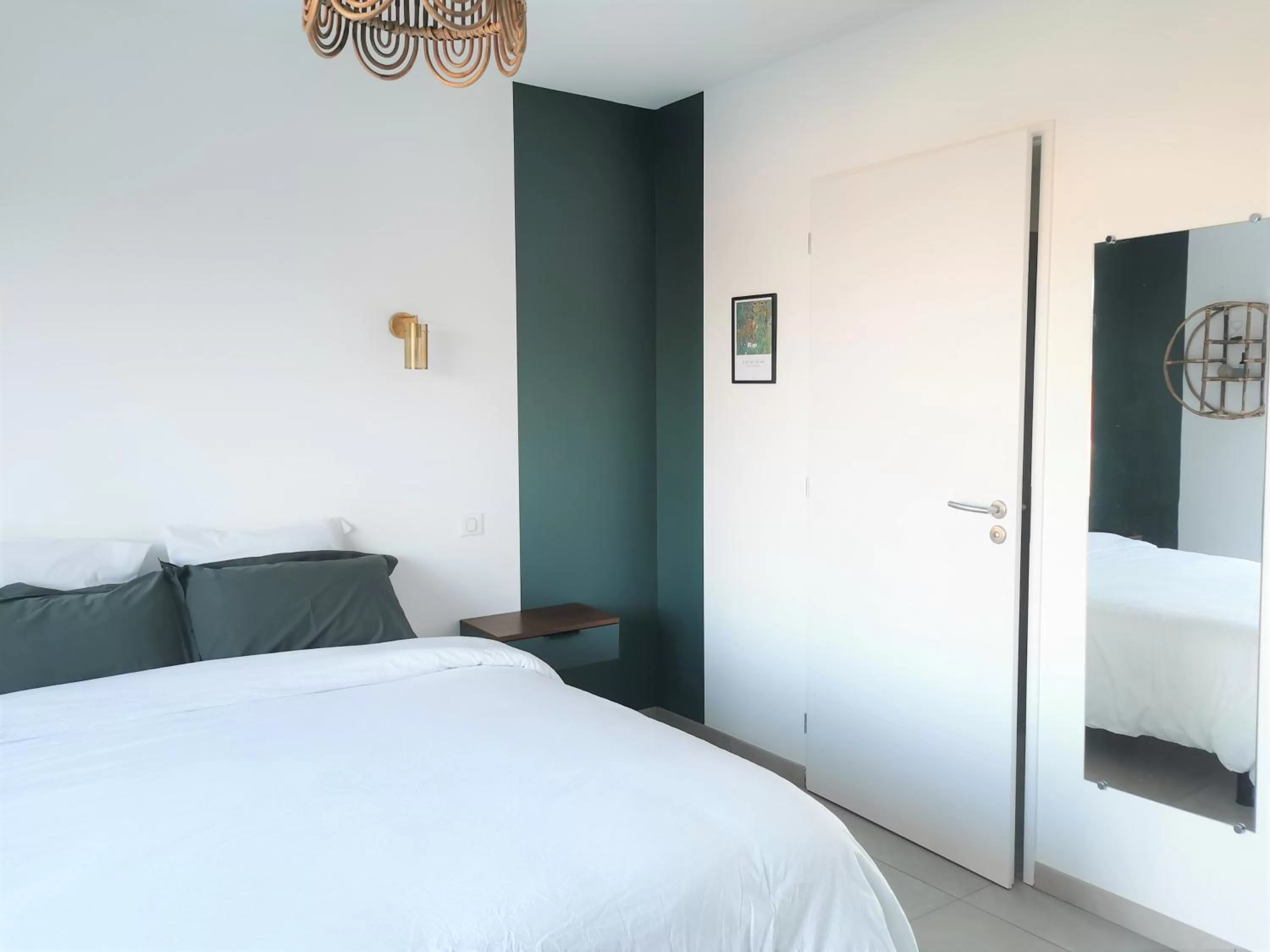 Bedroom, Bed in Au Jardin des Deux Roches