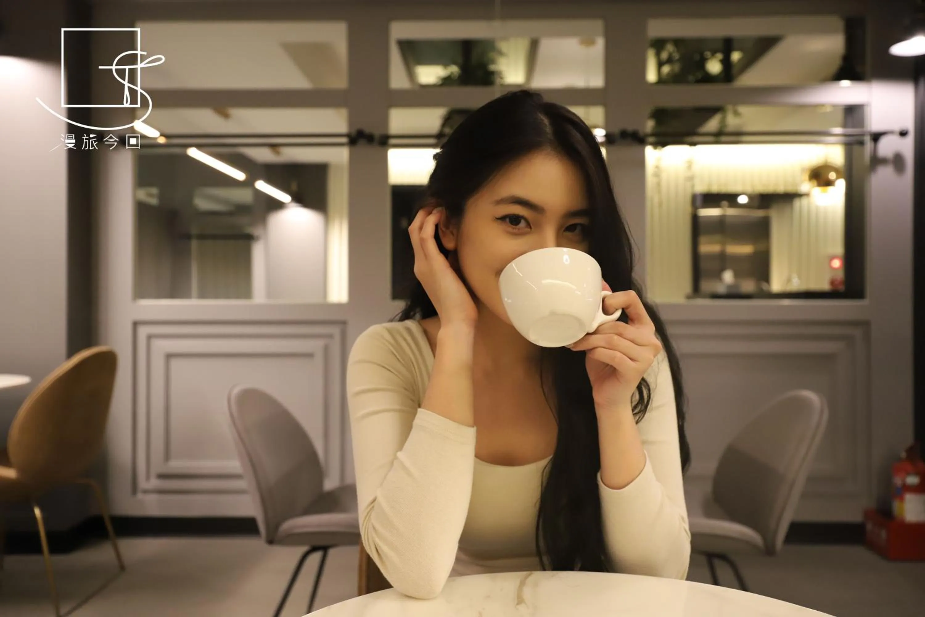 People in Slow Town Hotel-Konkai