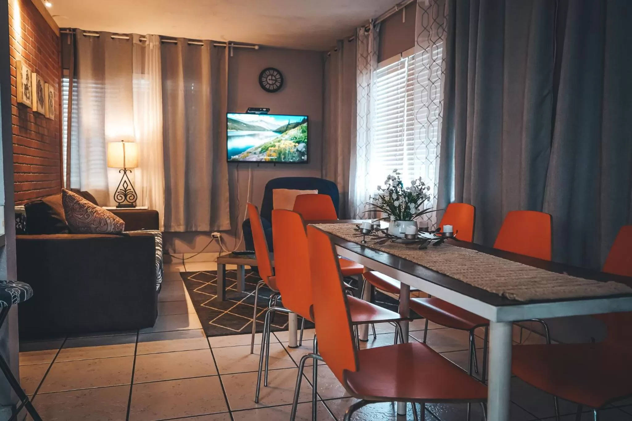 Living room in Hollywood Light Haven Lodge