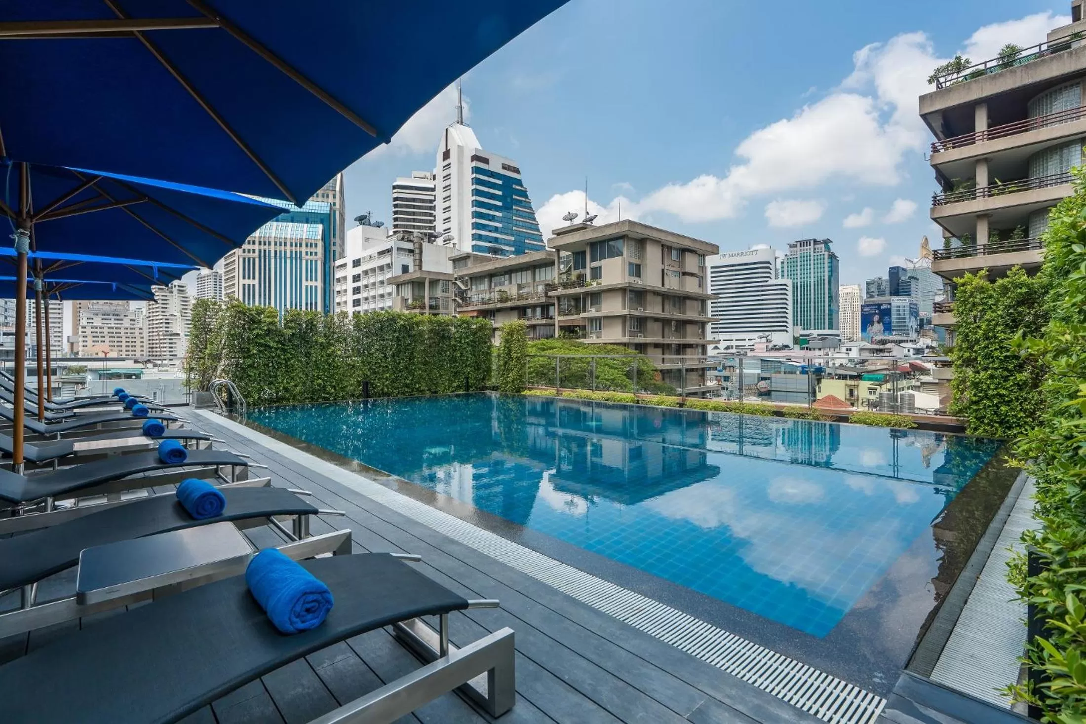 Swimming pool in The Key Premier Hotel Sukhumvit Bangkok