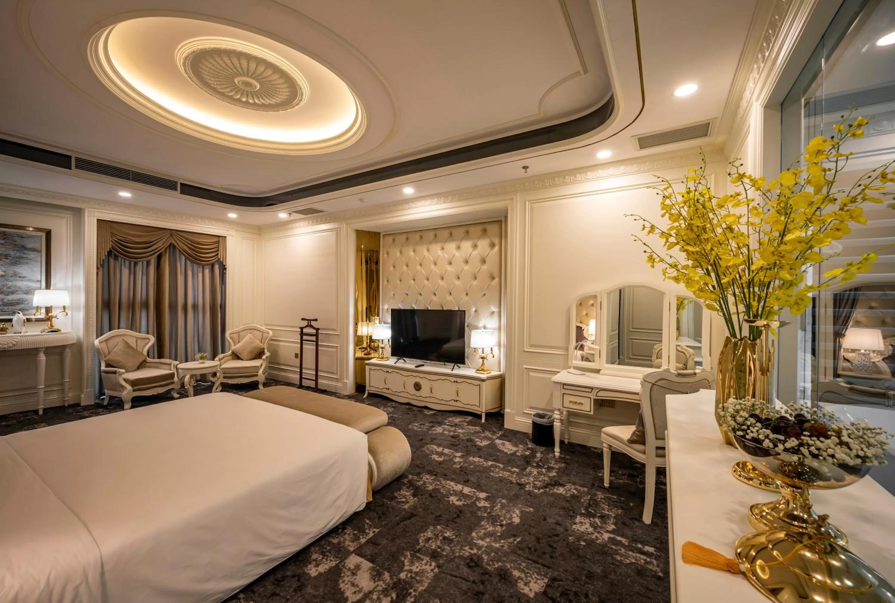 Photo of the whole room, Bed in Muong Thanh Luxury Saigon Hotel