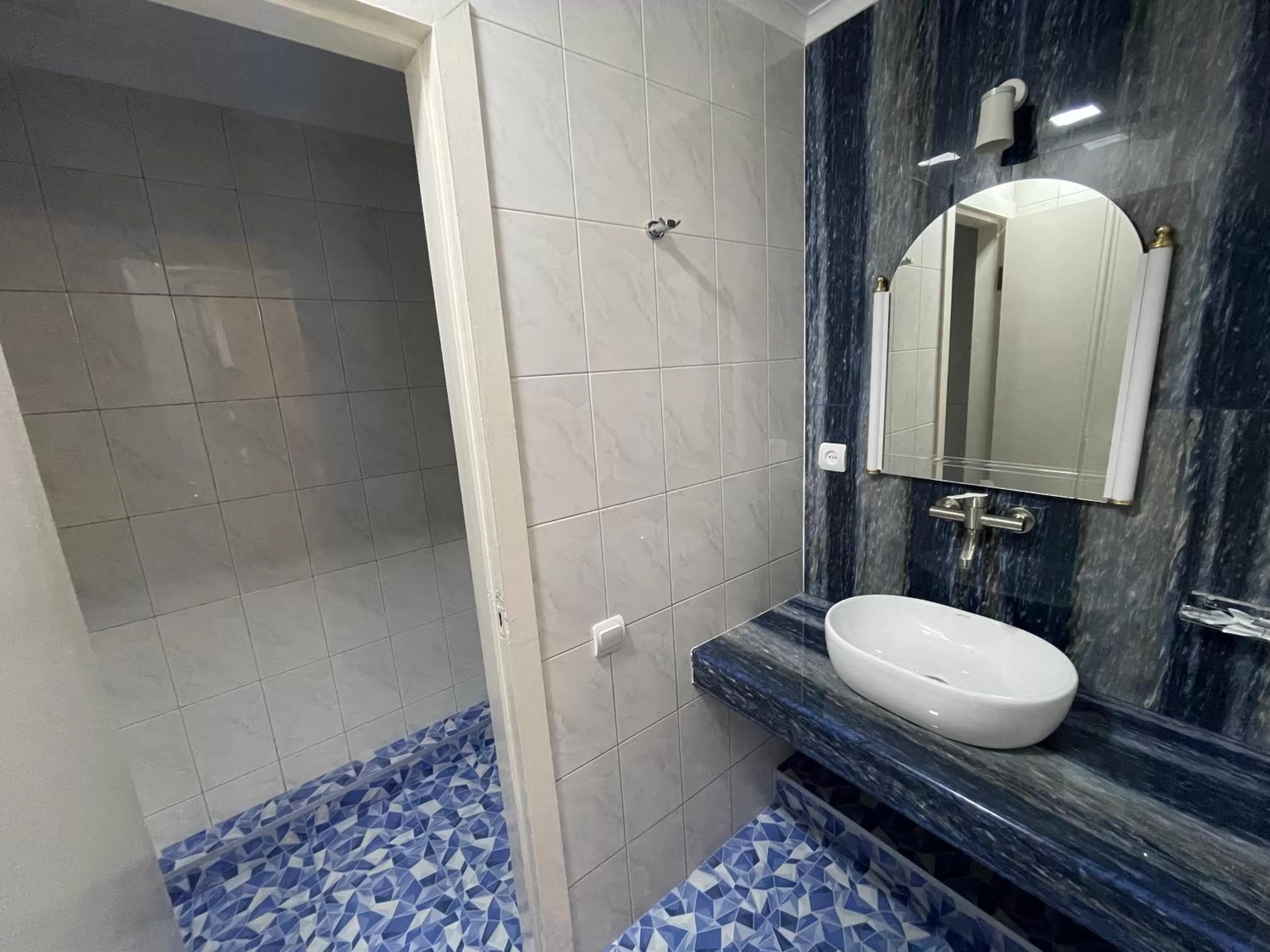 Bathroom in NO PROBLEM