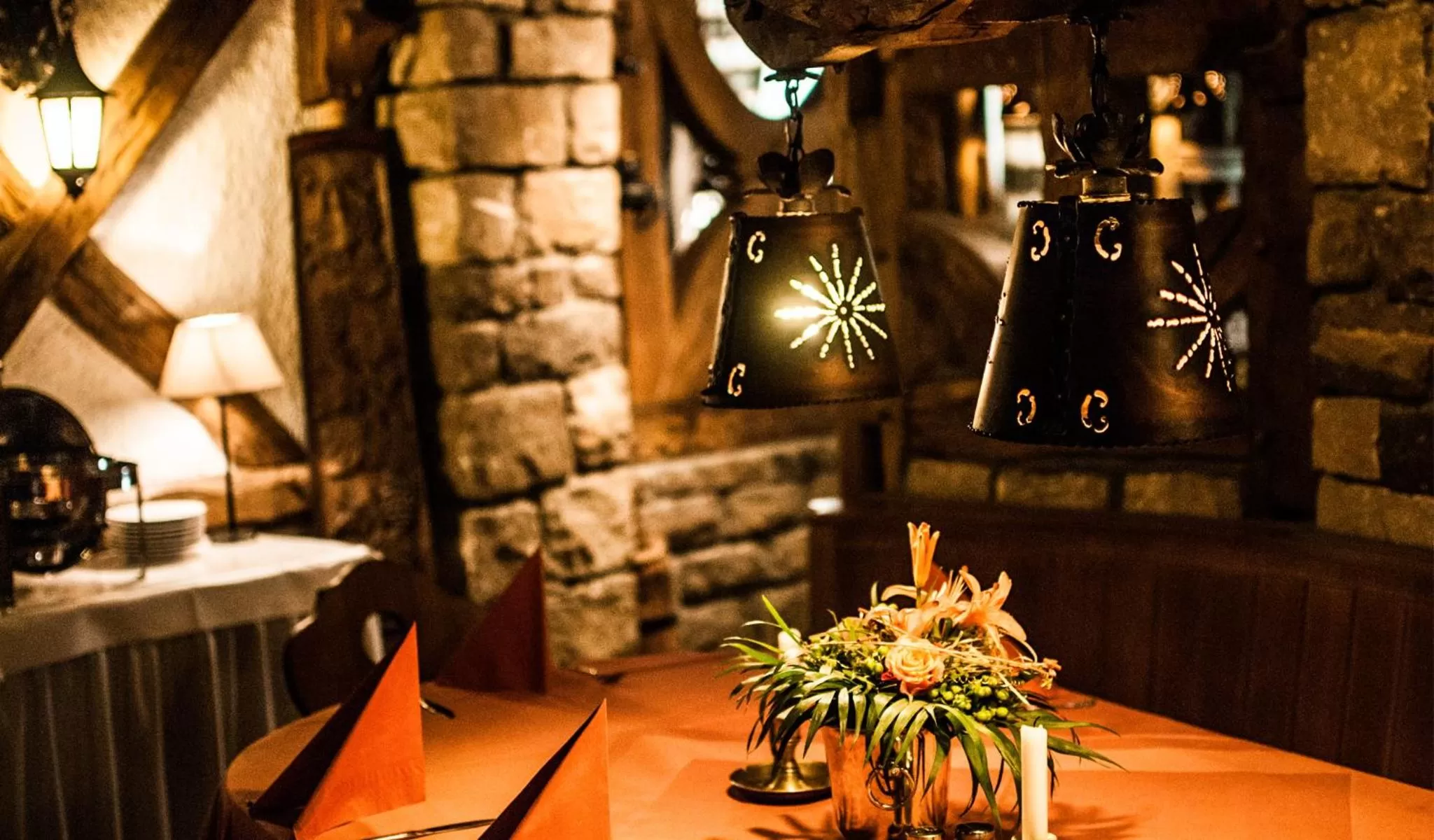 Restaurant/places to eat in Bayerischer Hof