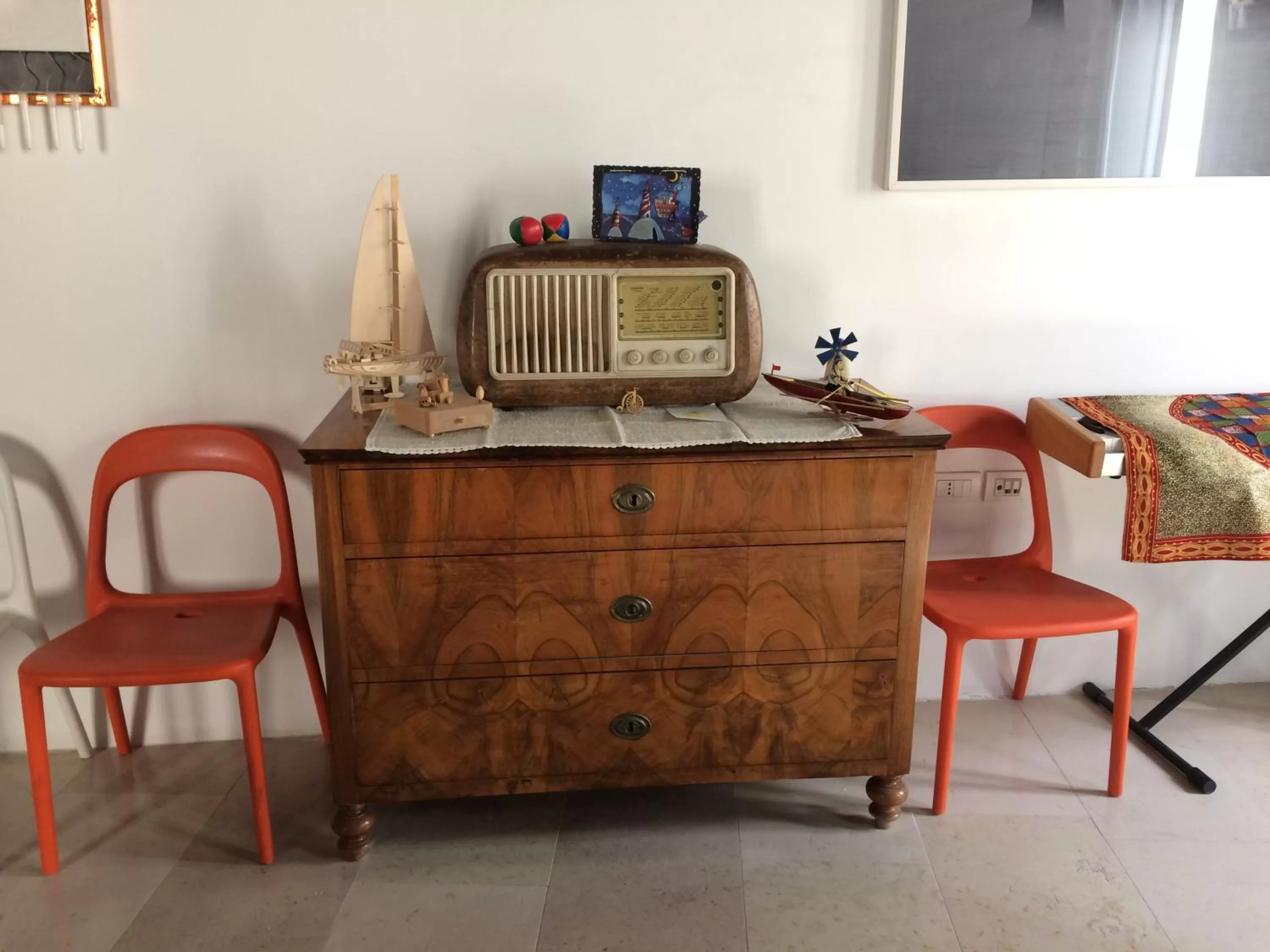 Communal lounge/ TV room in Il Mulino di Amleto - Bed and Breakfast letterario