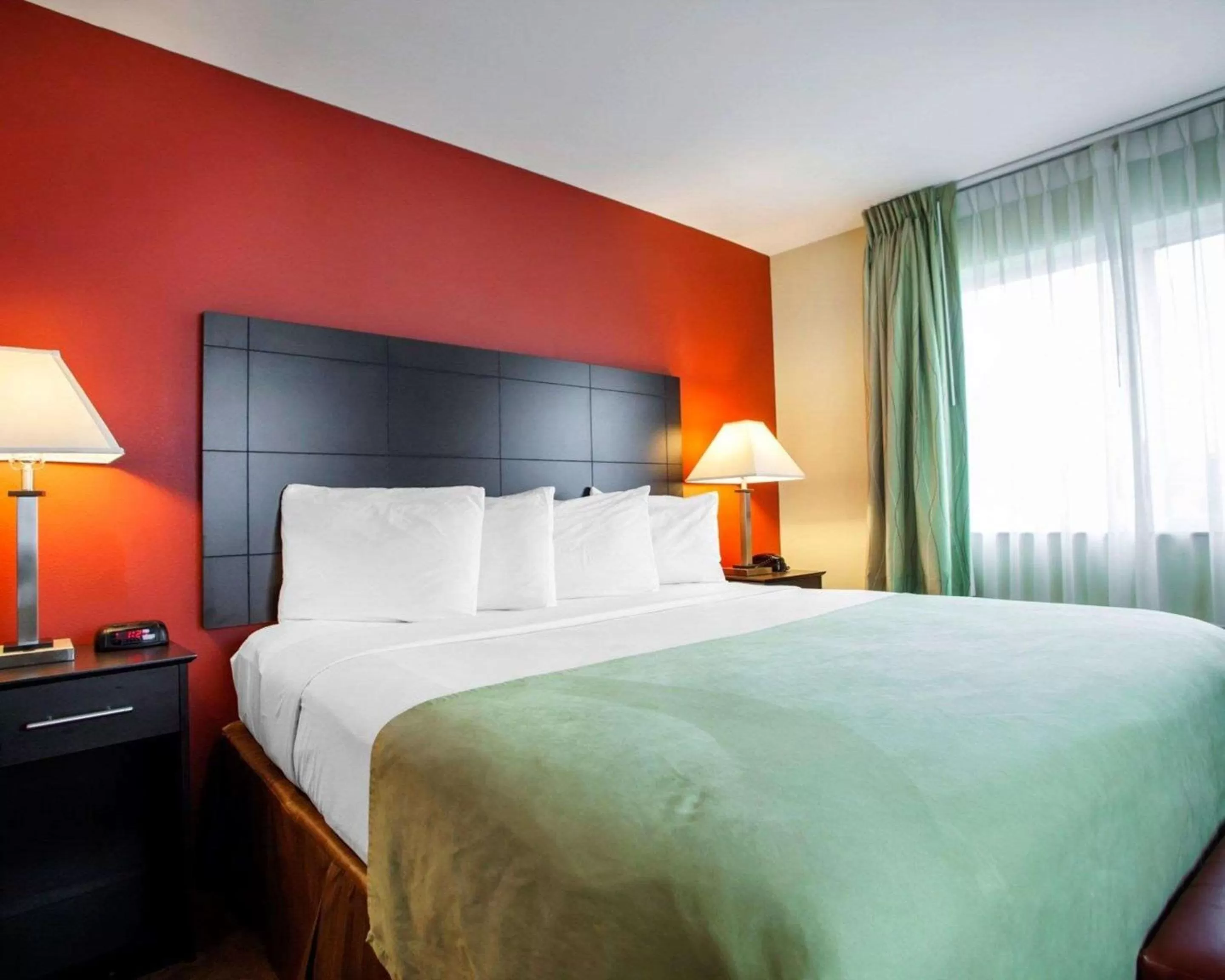 Photo of the whole room, Bed in Suburban Studios Cedar Falls